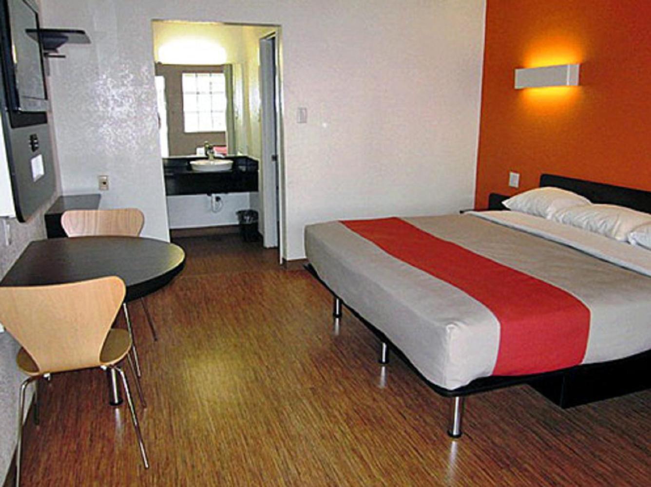 King Room - Disability Access - Non-Smoking photo 1