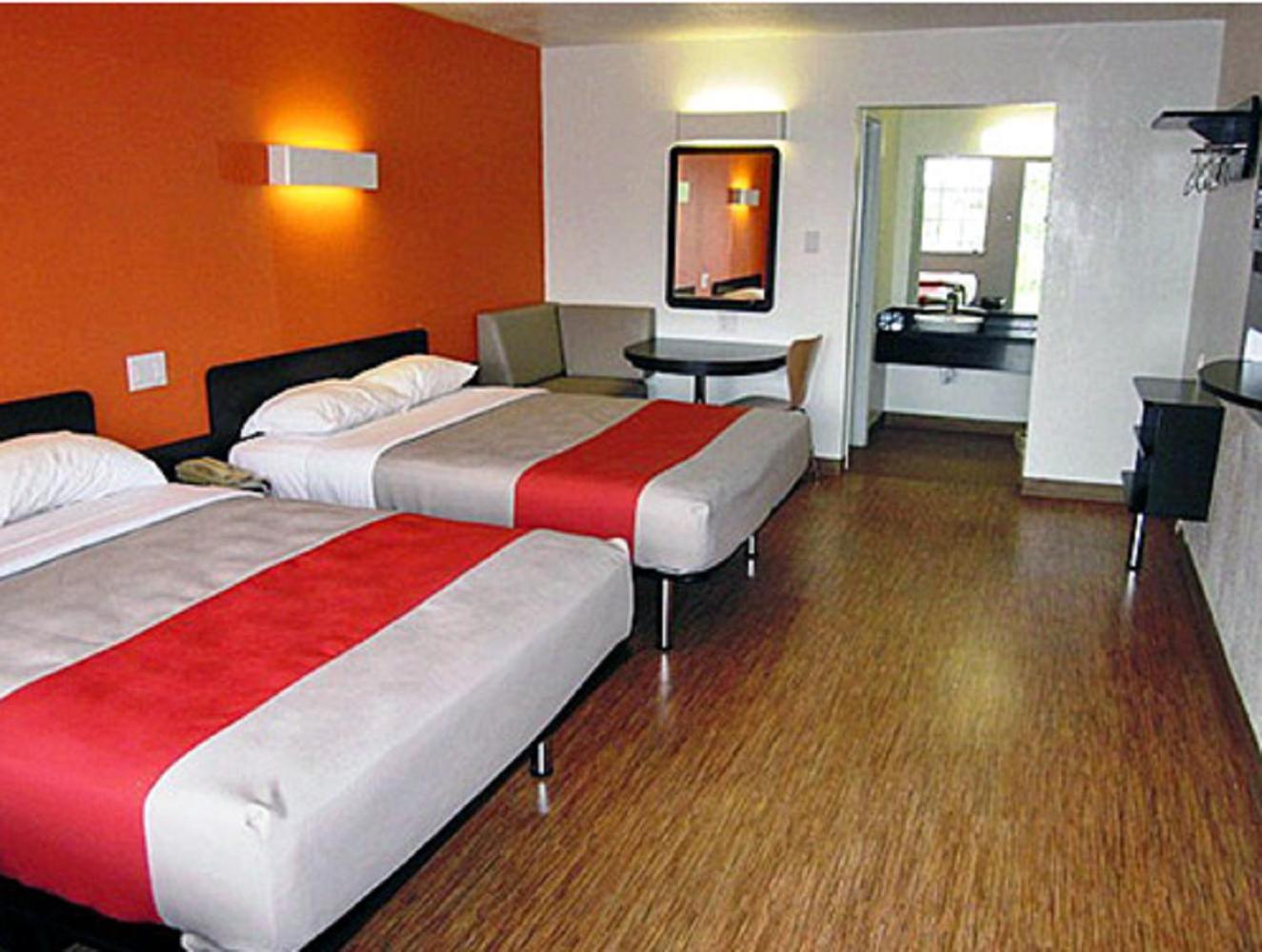 Queen Room with Two Queen Beds - Non-Smoking - Photo 1