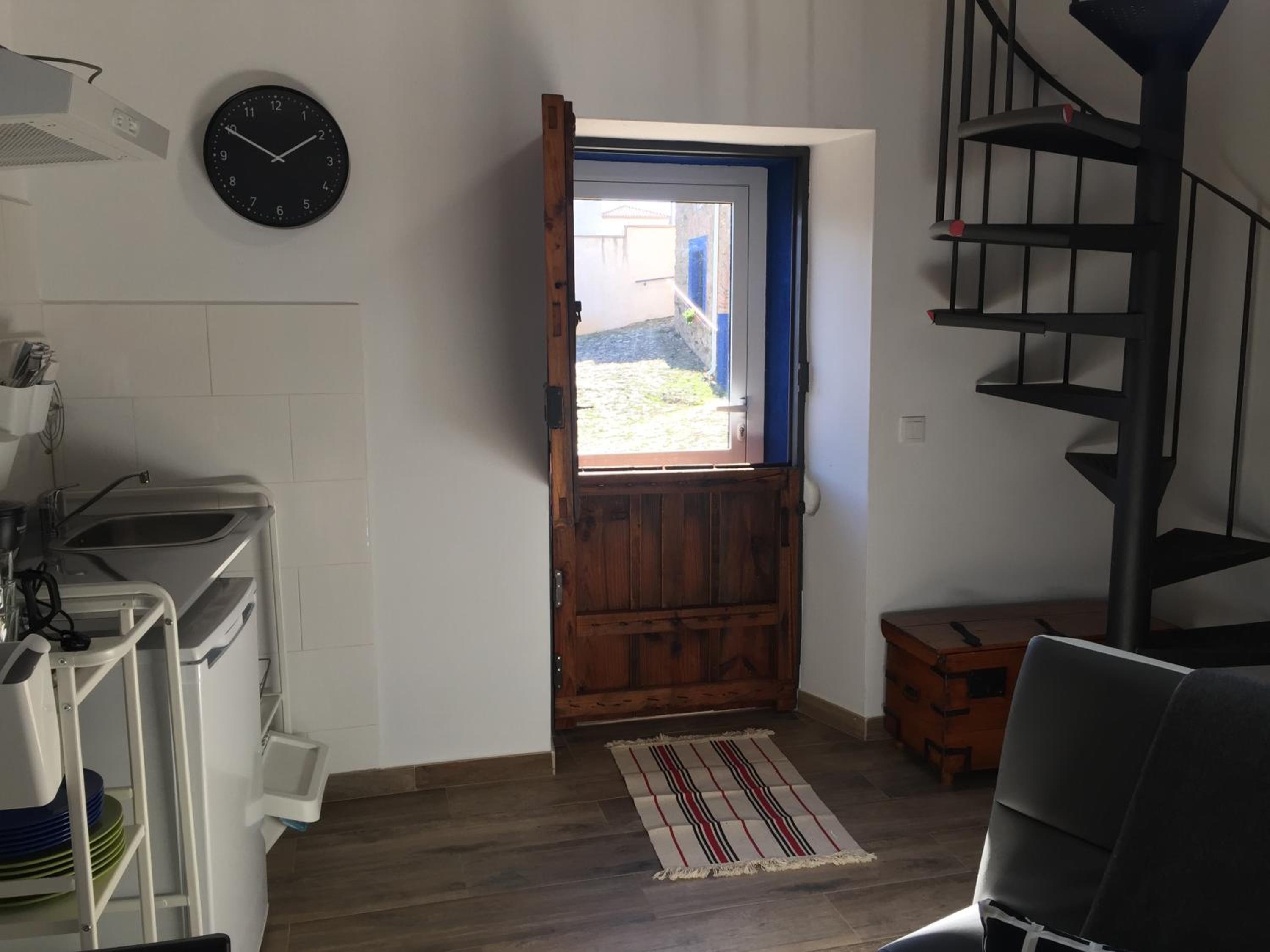 Studio - Split Level - Photo 12