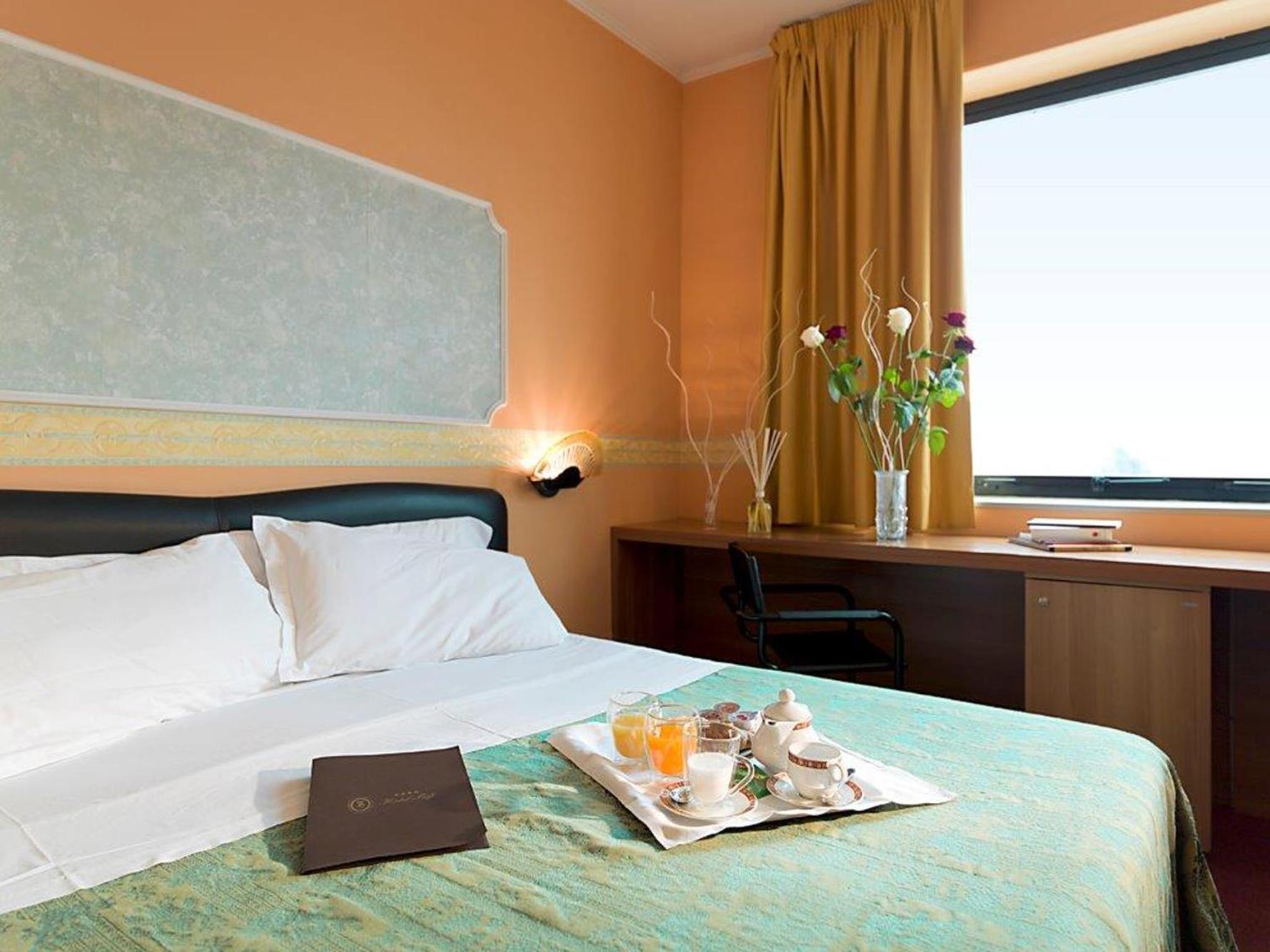 Basic Double or Twin Room - Photo 1