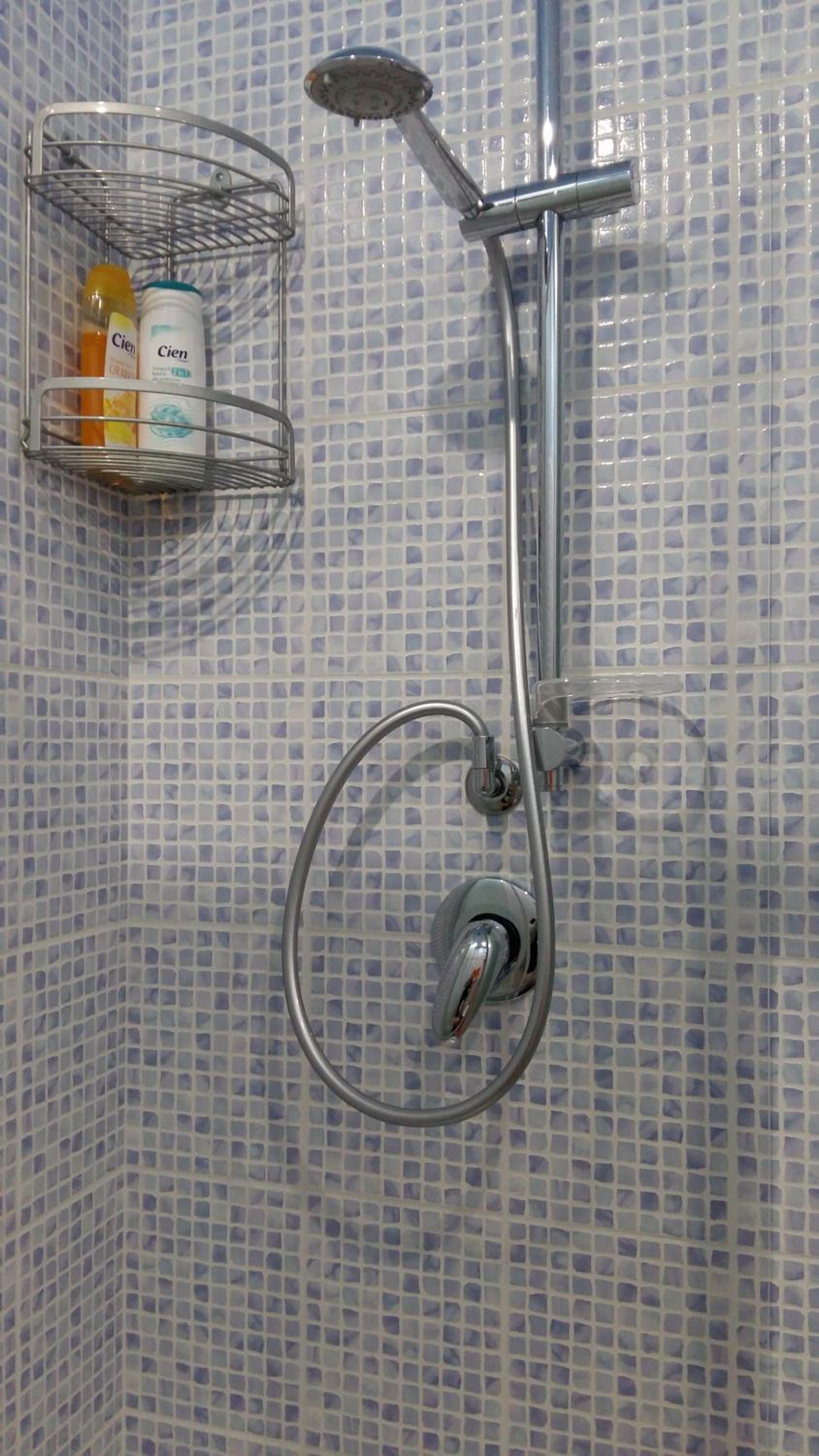 Double Room with Private Bathroom - Photo 8