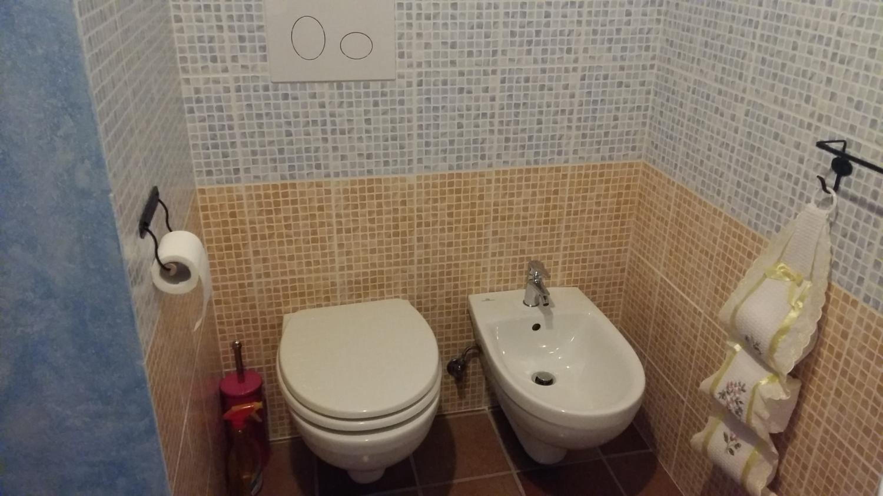 Double or Twin Room with Private Bathroom - Photo 10