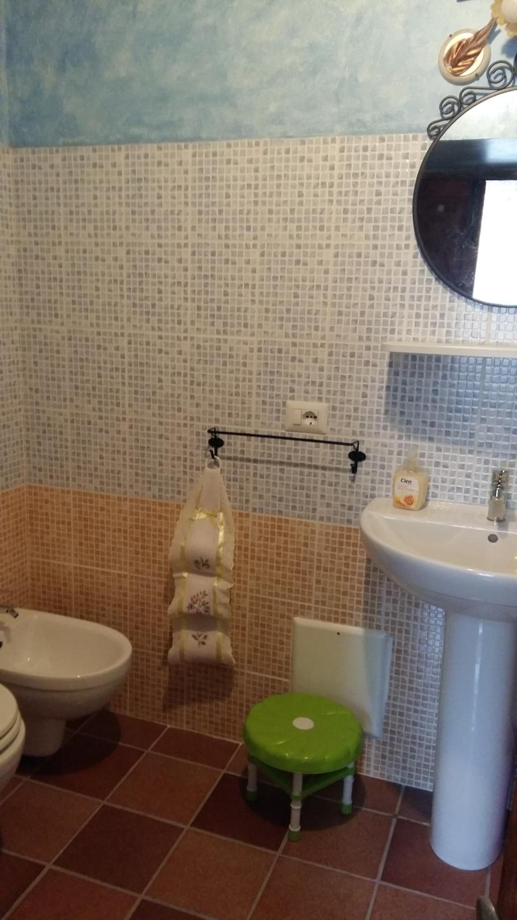 Double or Twin Room with Private Bathroom - Photo 8