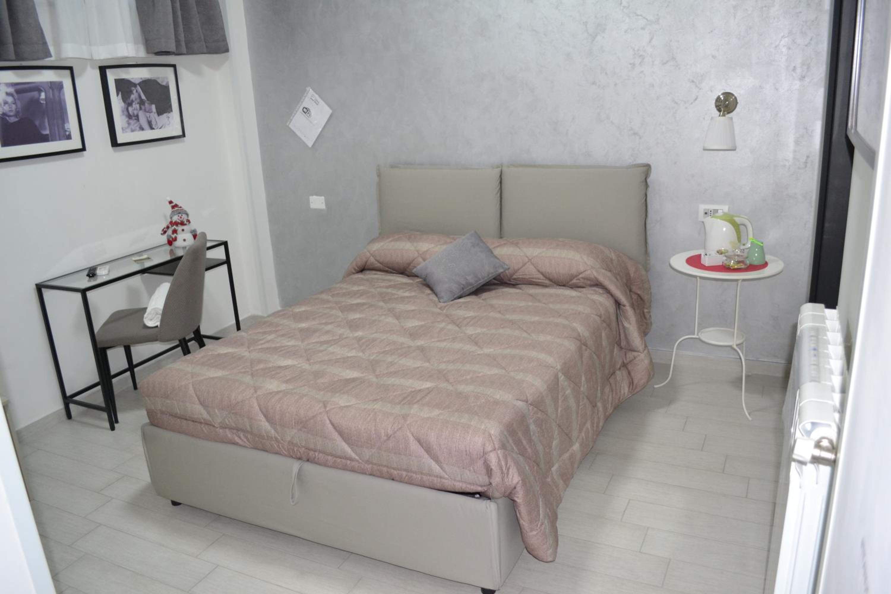 Large Single Room photo 1