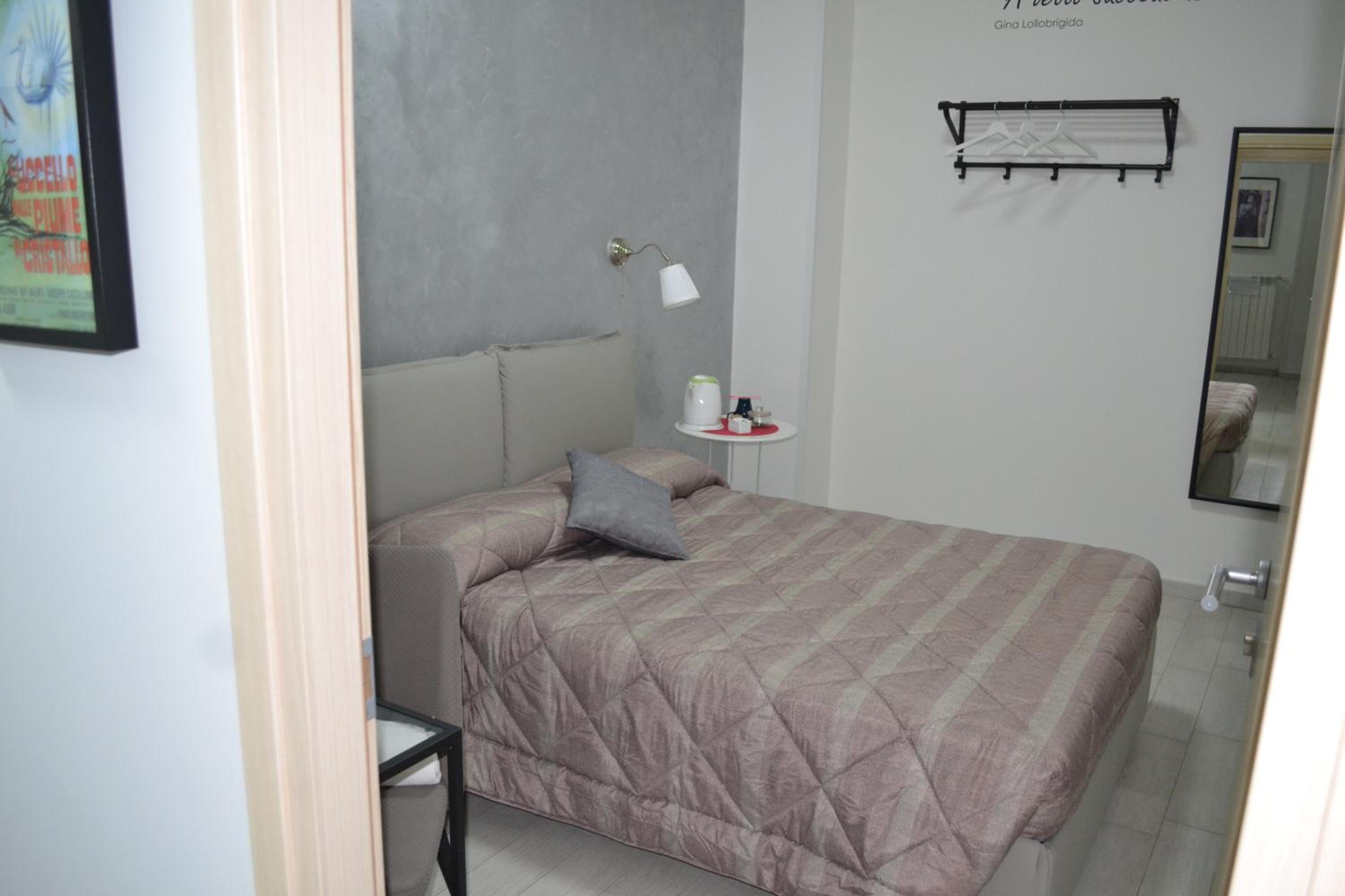 Large Single Room photo 3