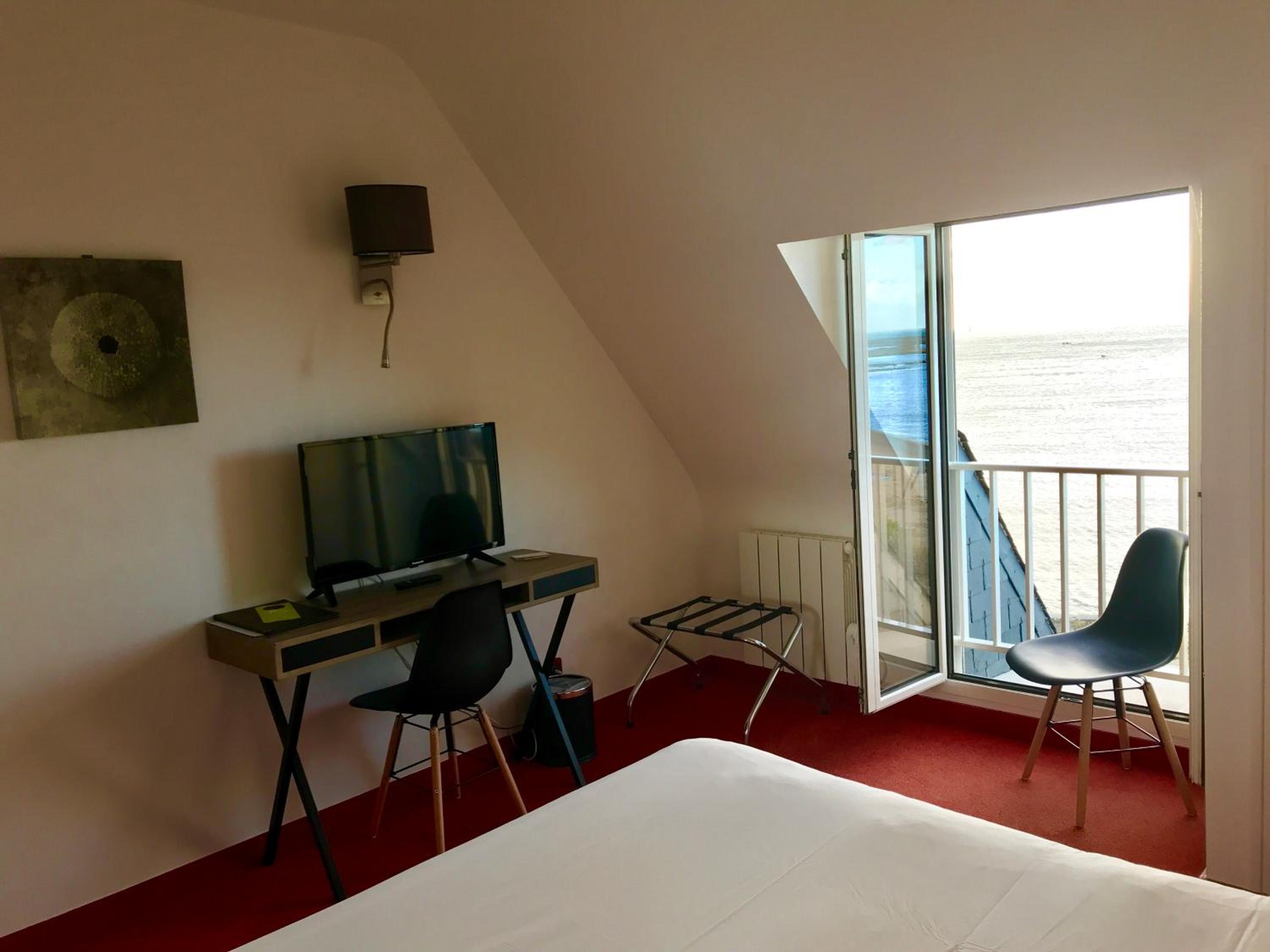 Room with Sea View - Photo 2