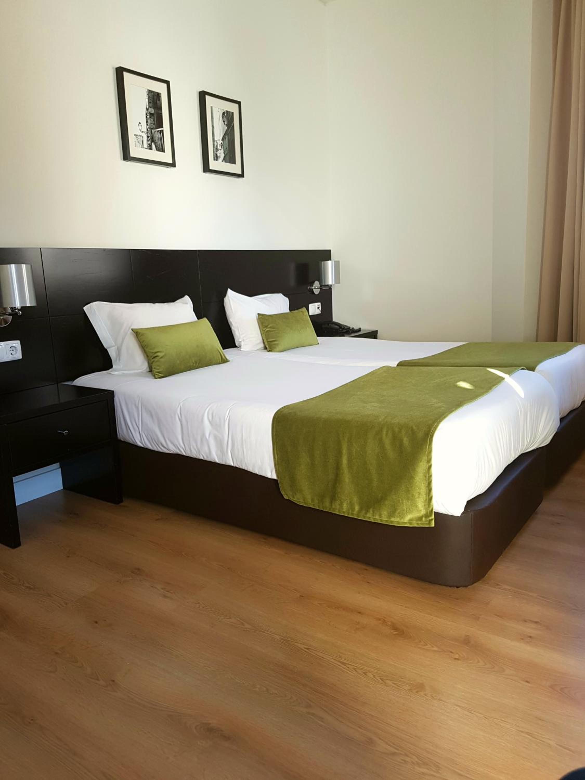 Superior Double or Twin Room with Balcony - Photo 10
