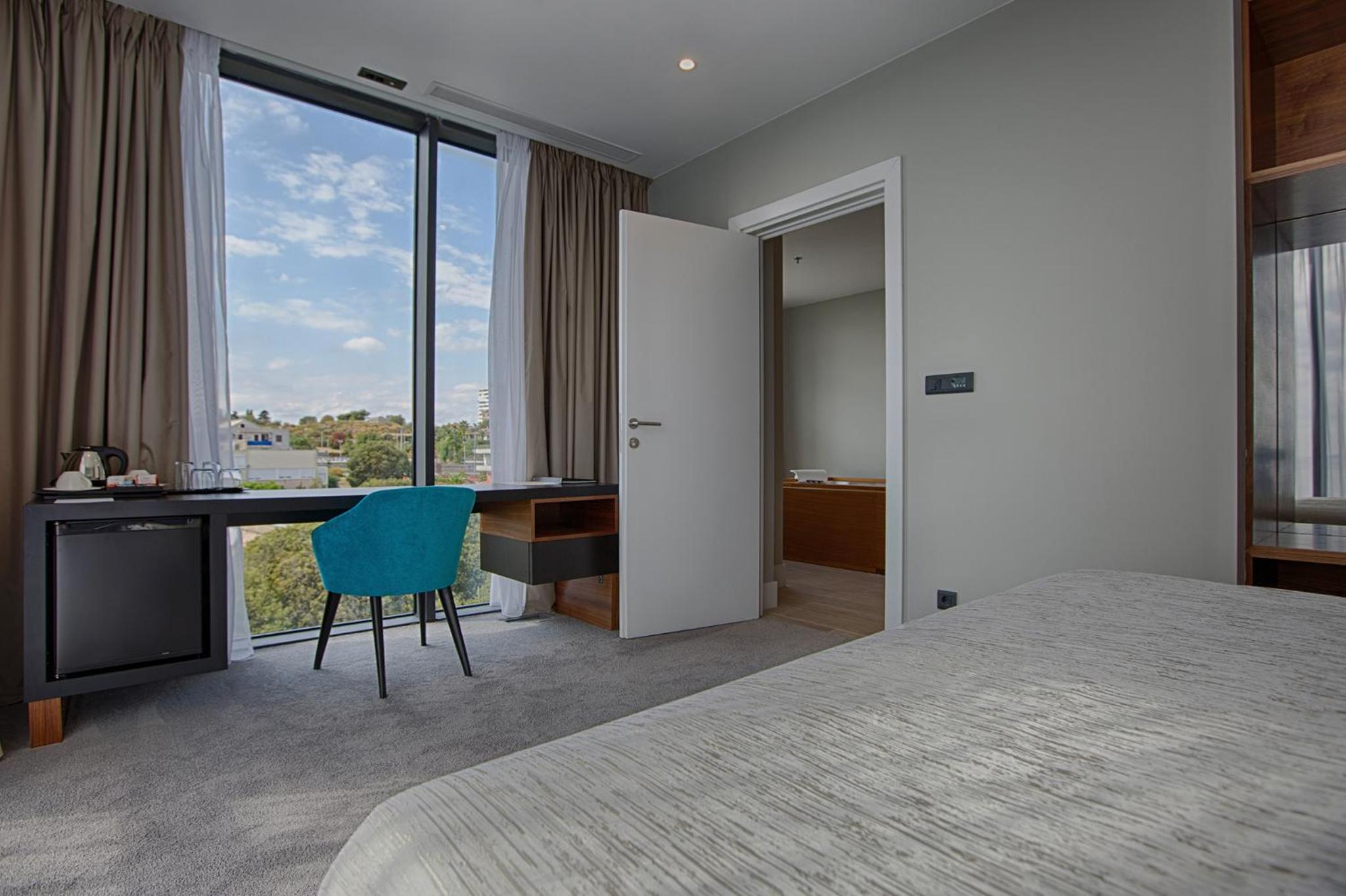 Premium Suite with Spa Bath and Sea View photo 2