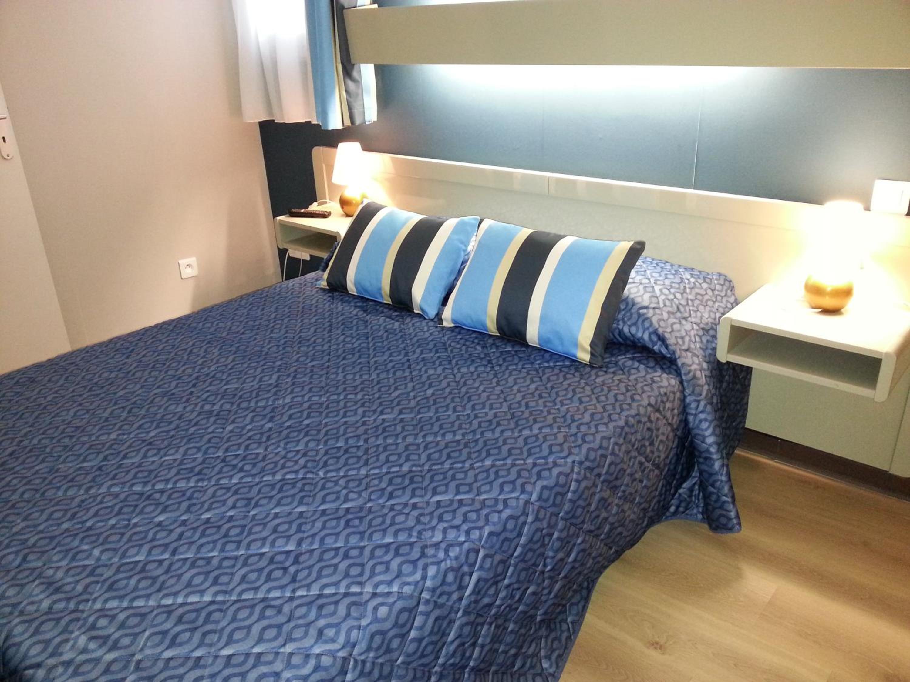 Quadruple Room with Sea View - Photo 3