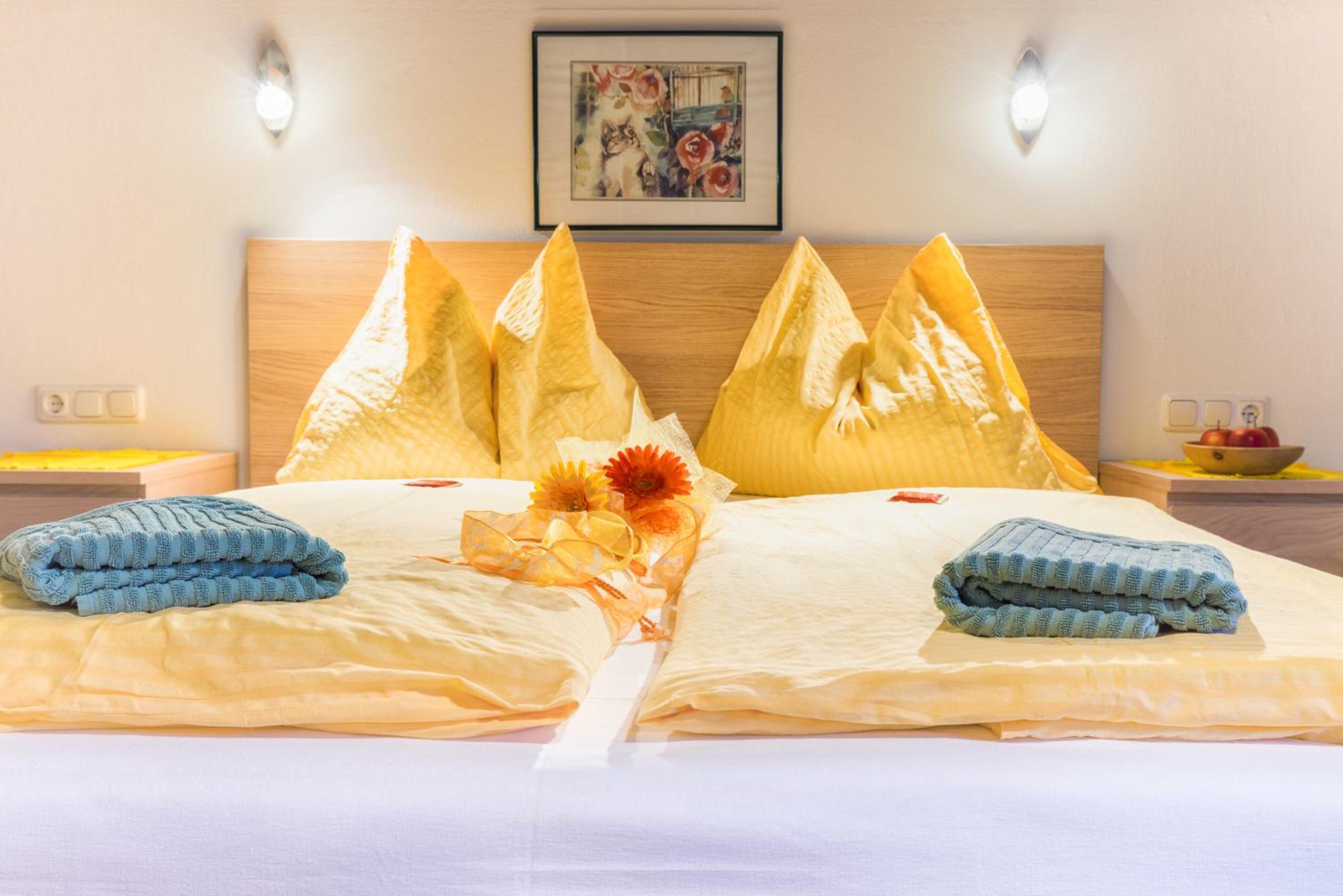 Double Room with Shared Bathroom and Balcony photo 2