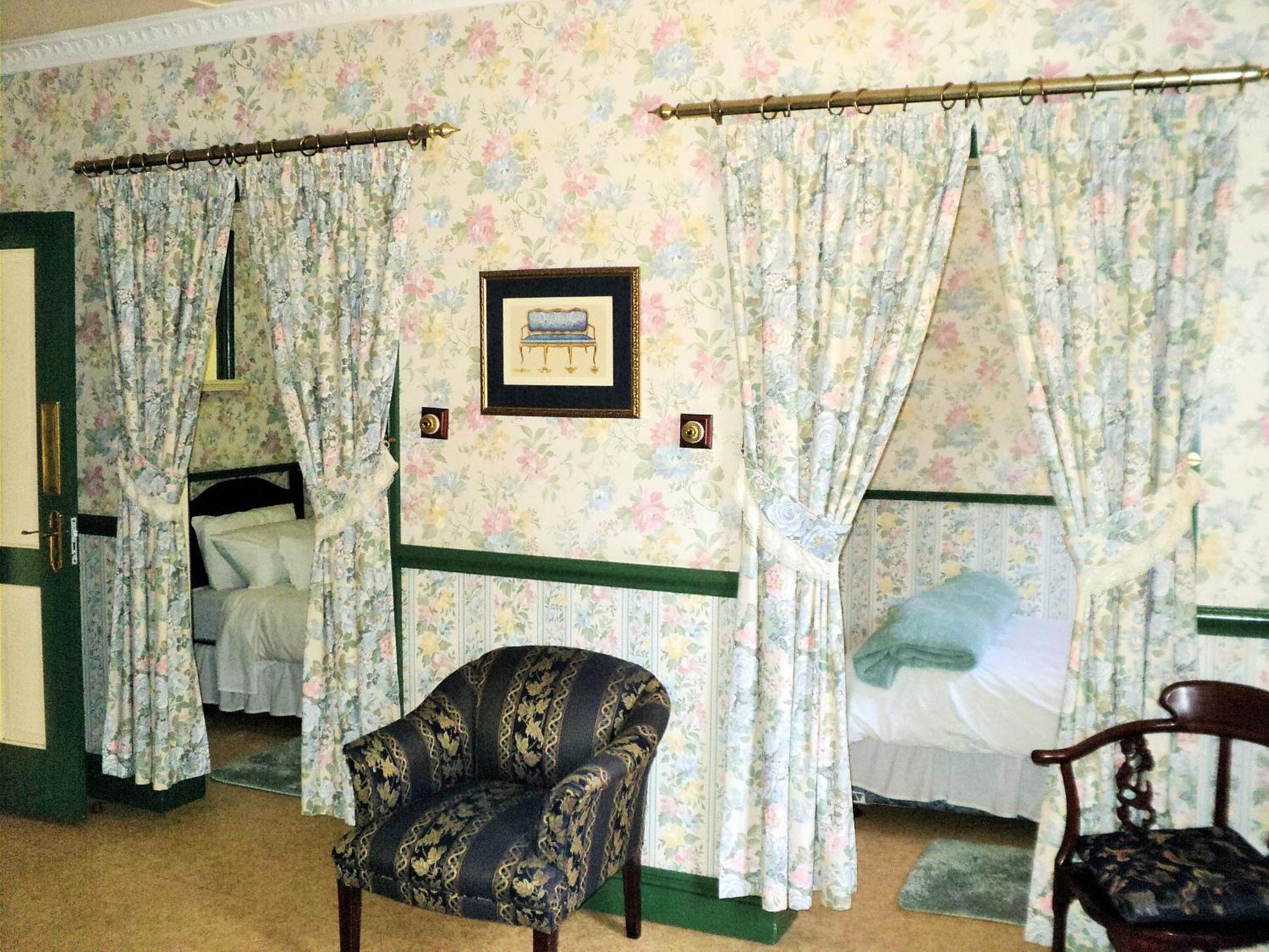 Family Room - Photo 2
