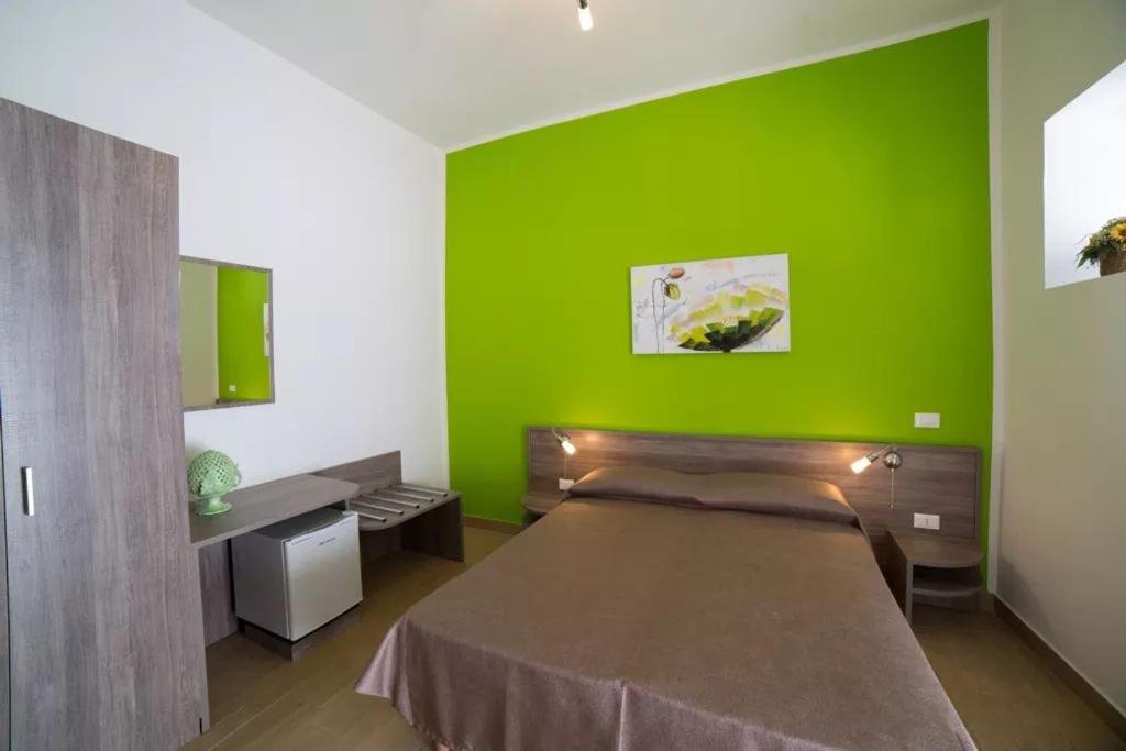 Standard Double Room - Photo 4