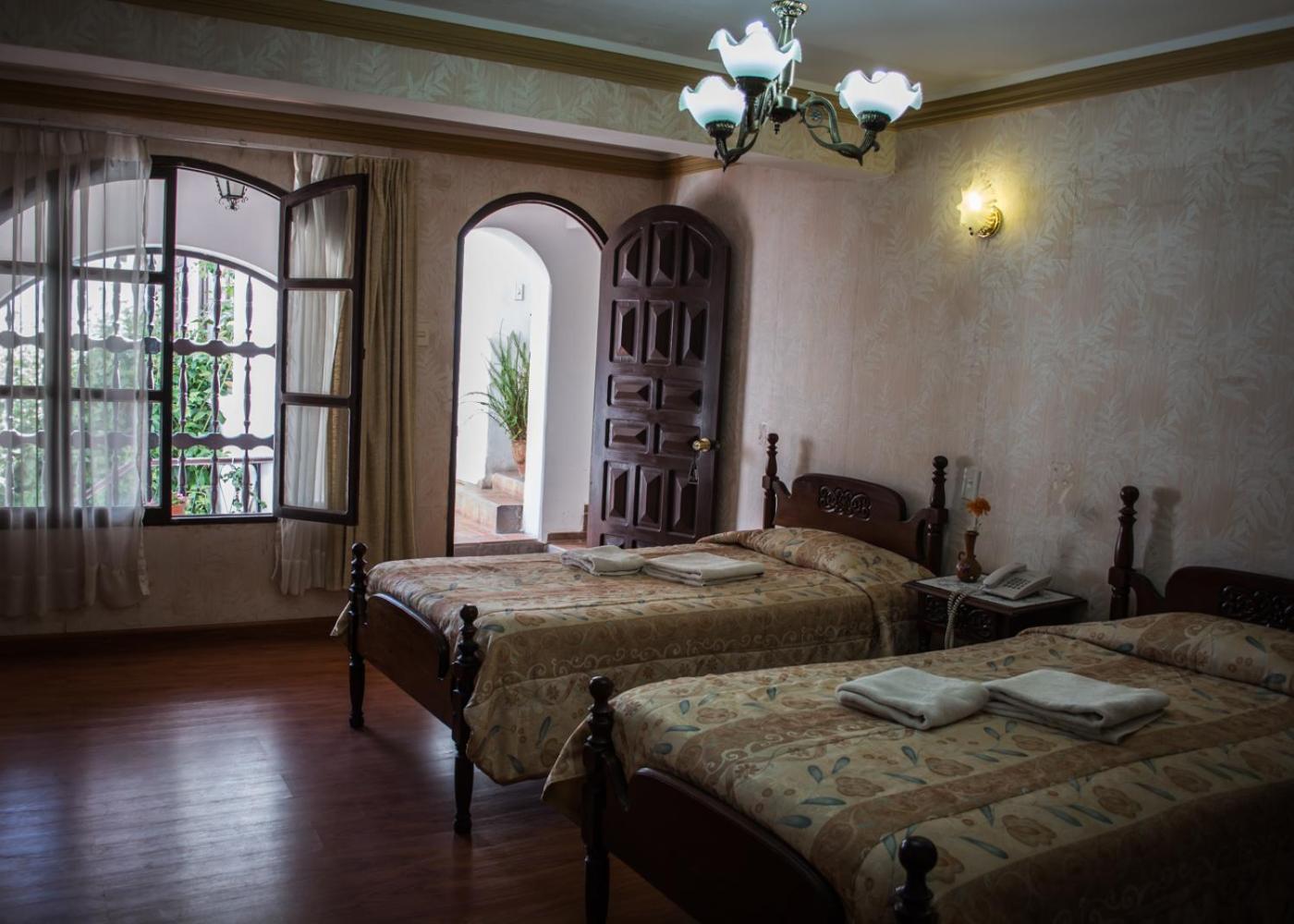 Twin Room with Private Bathroom photo 2