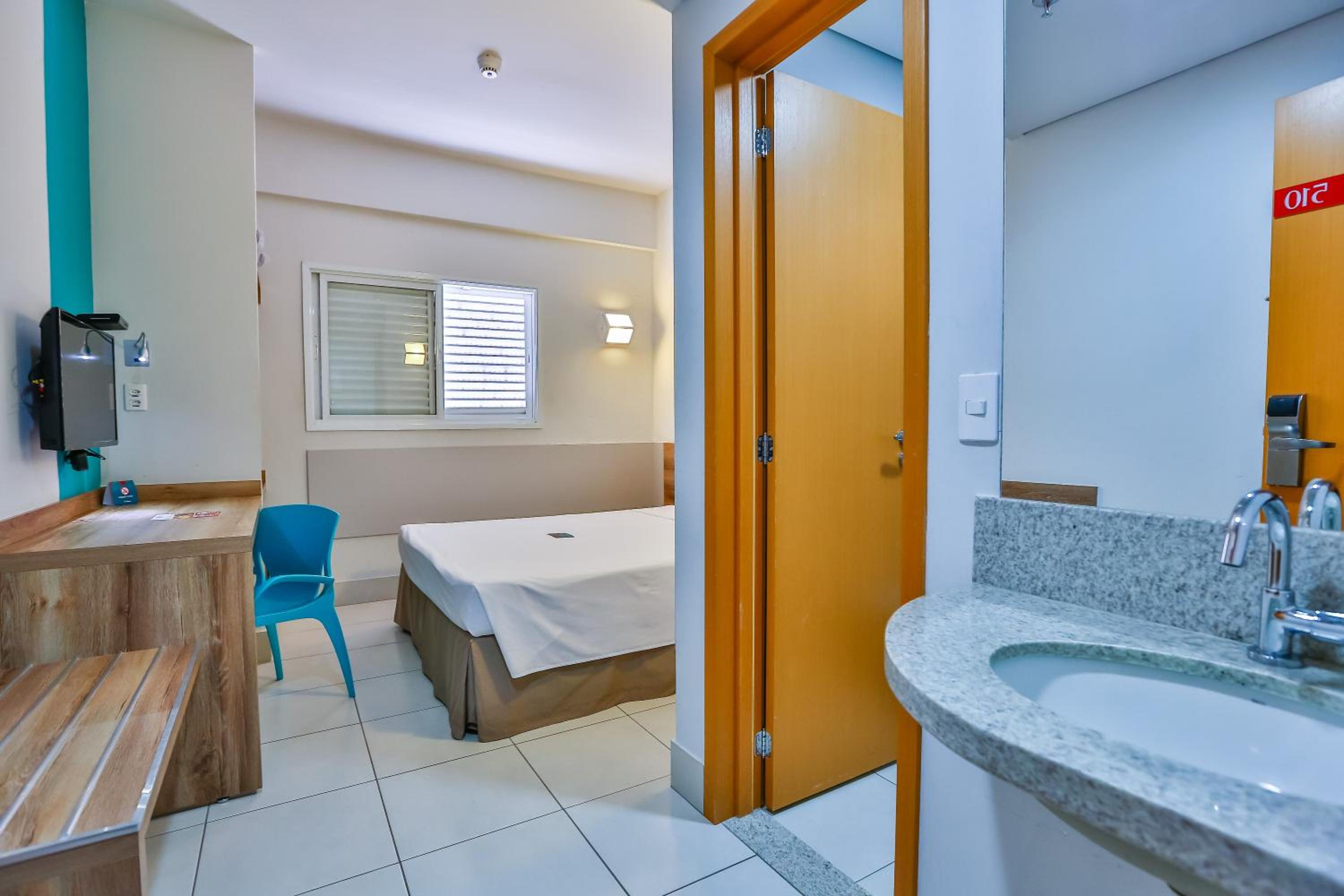Standard Double Room - Photo 2