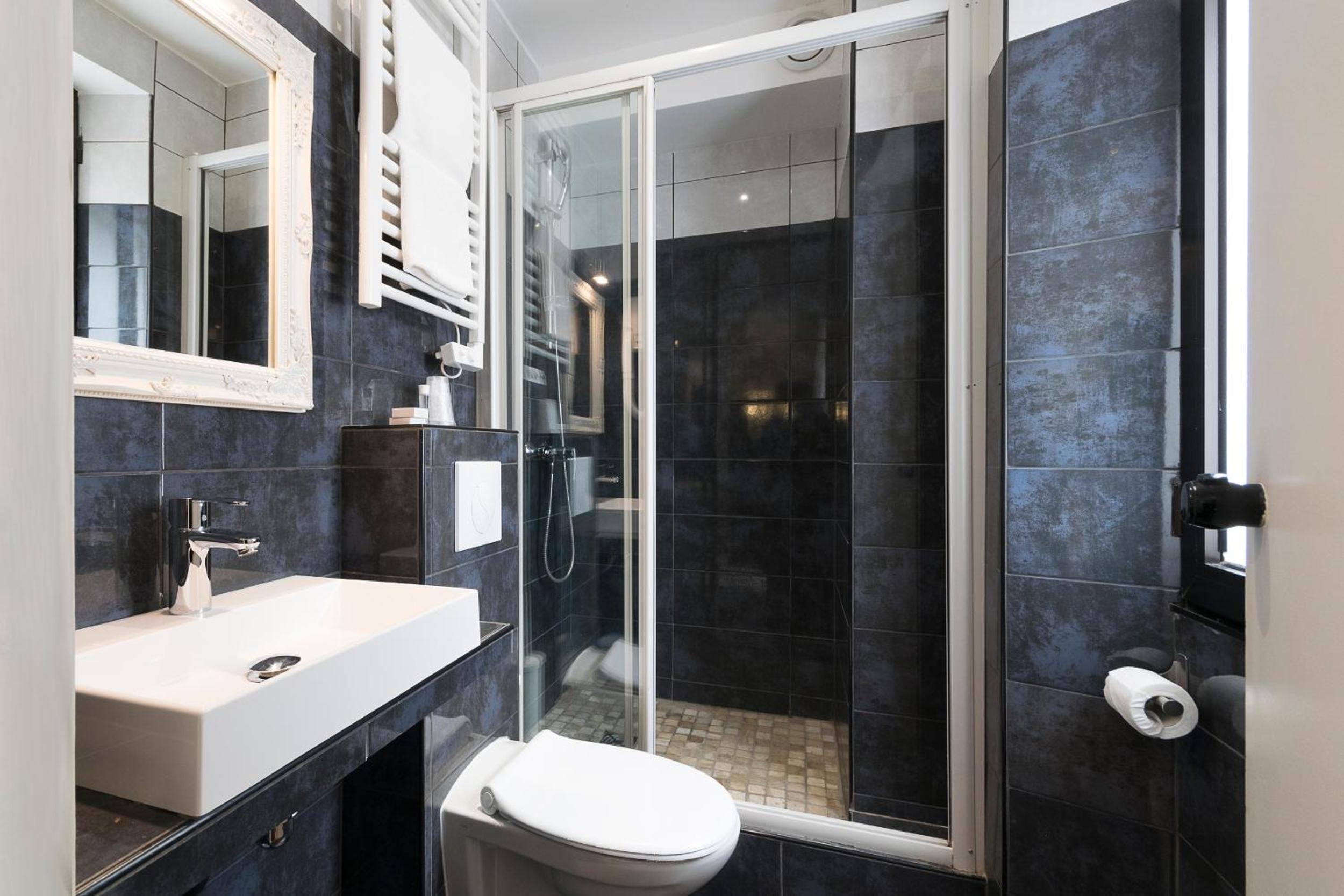 Twin Room with Shower photo 2