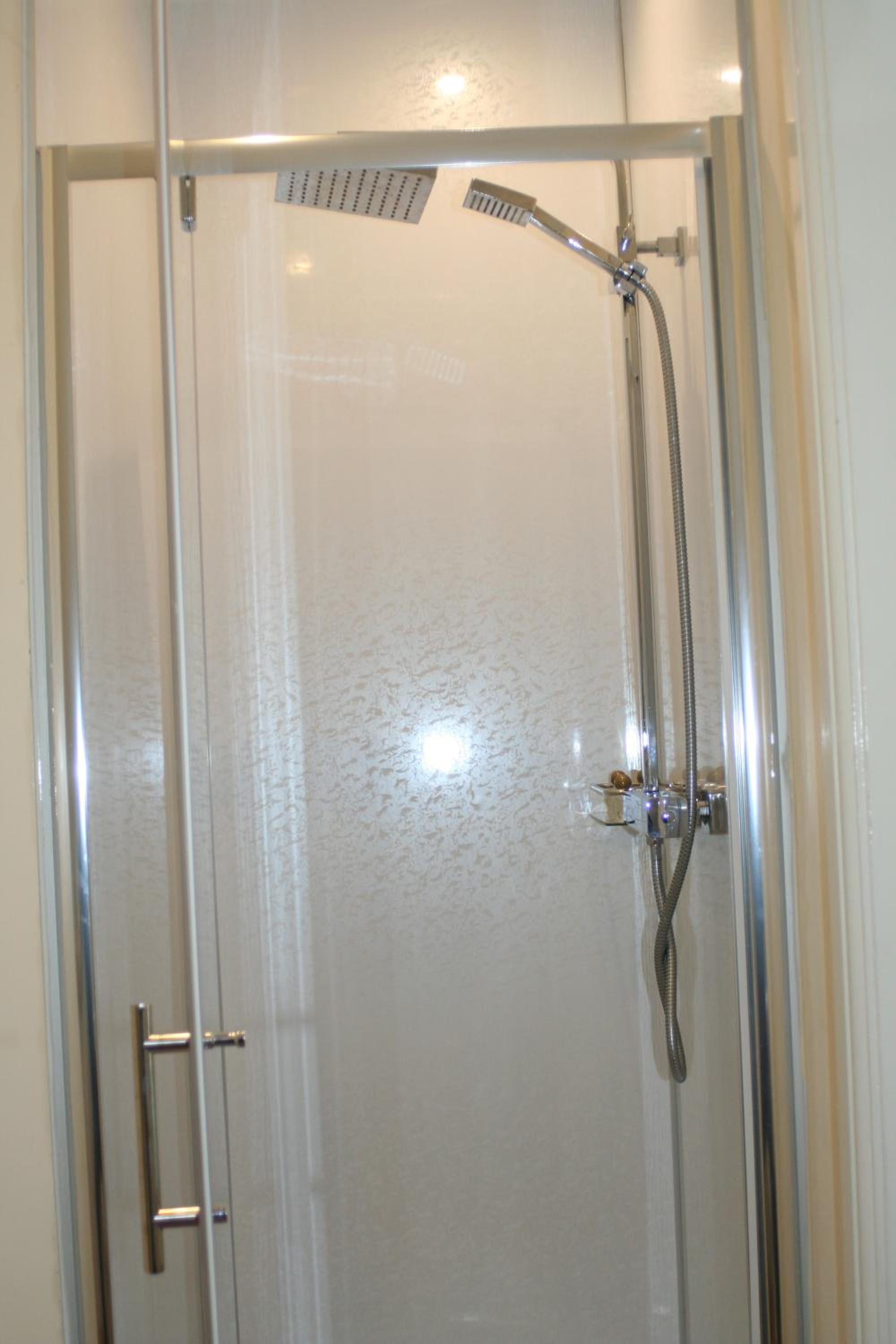 Deluxe Room (2 Adults + 1 Child) - Photo 39