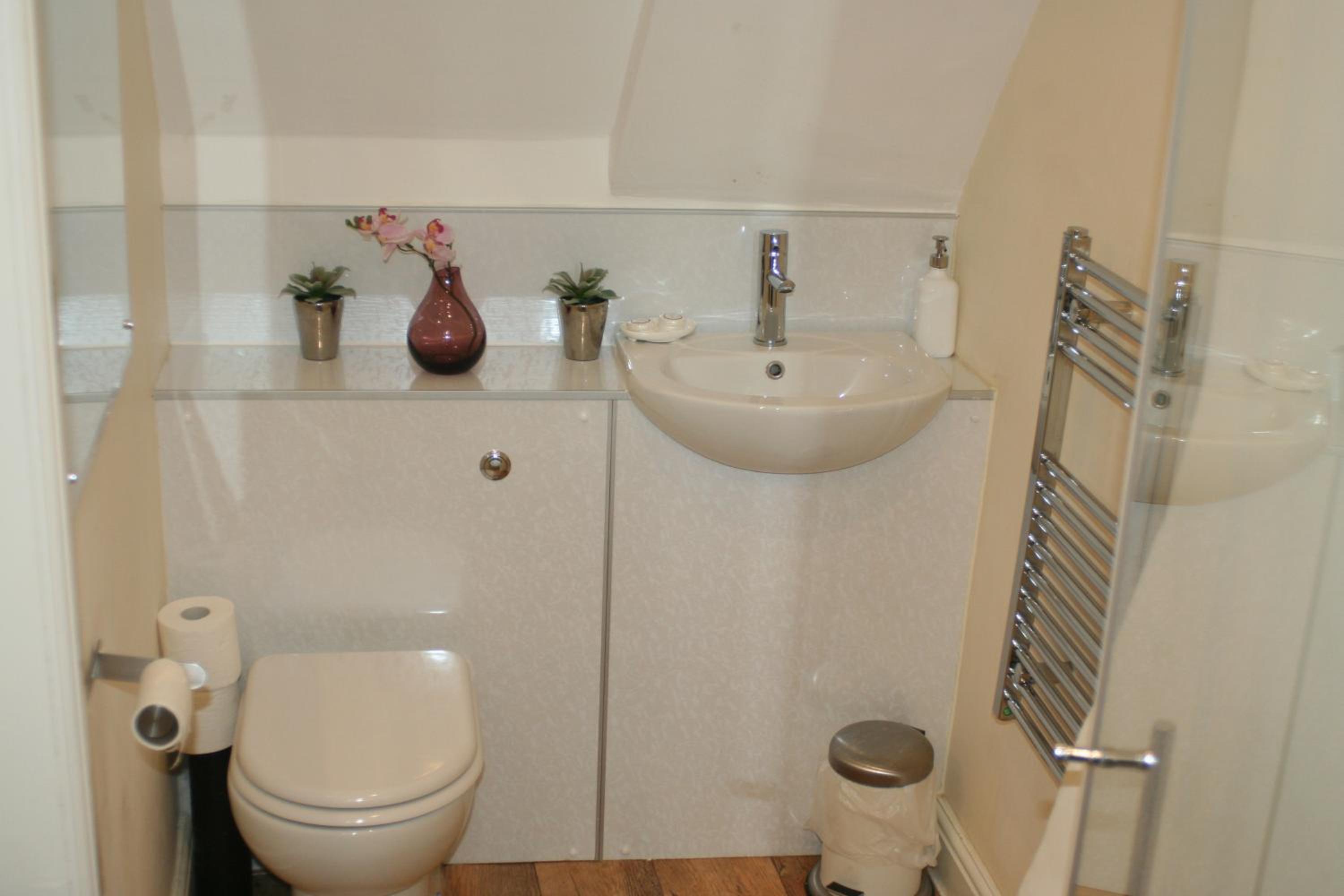 Deluxe Room (2 Adults + 1 Child) - Photo 38