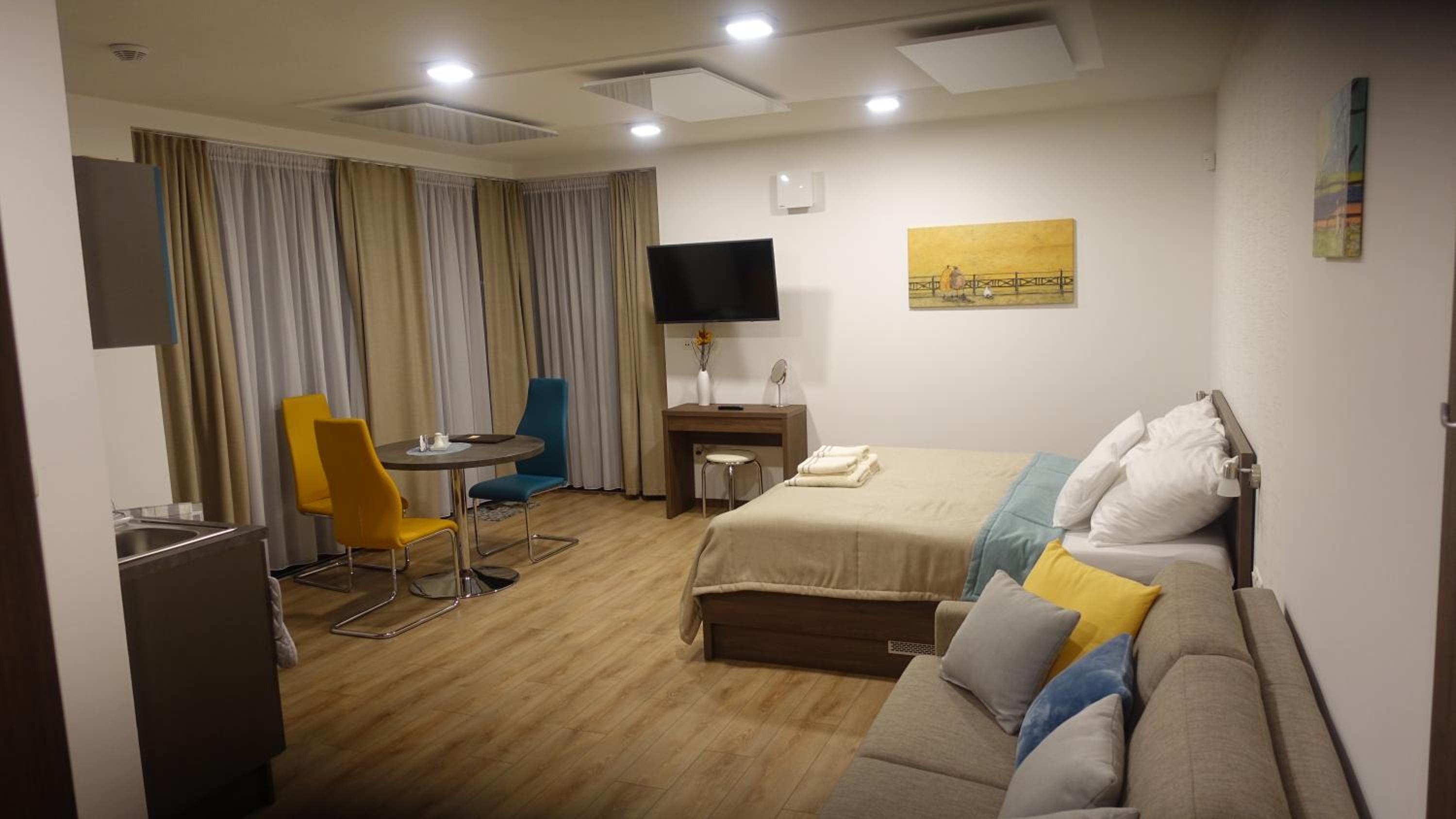 Studio Apartment - Photo 17