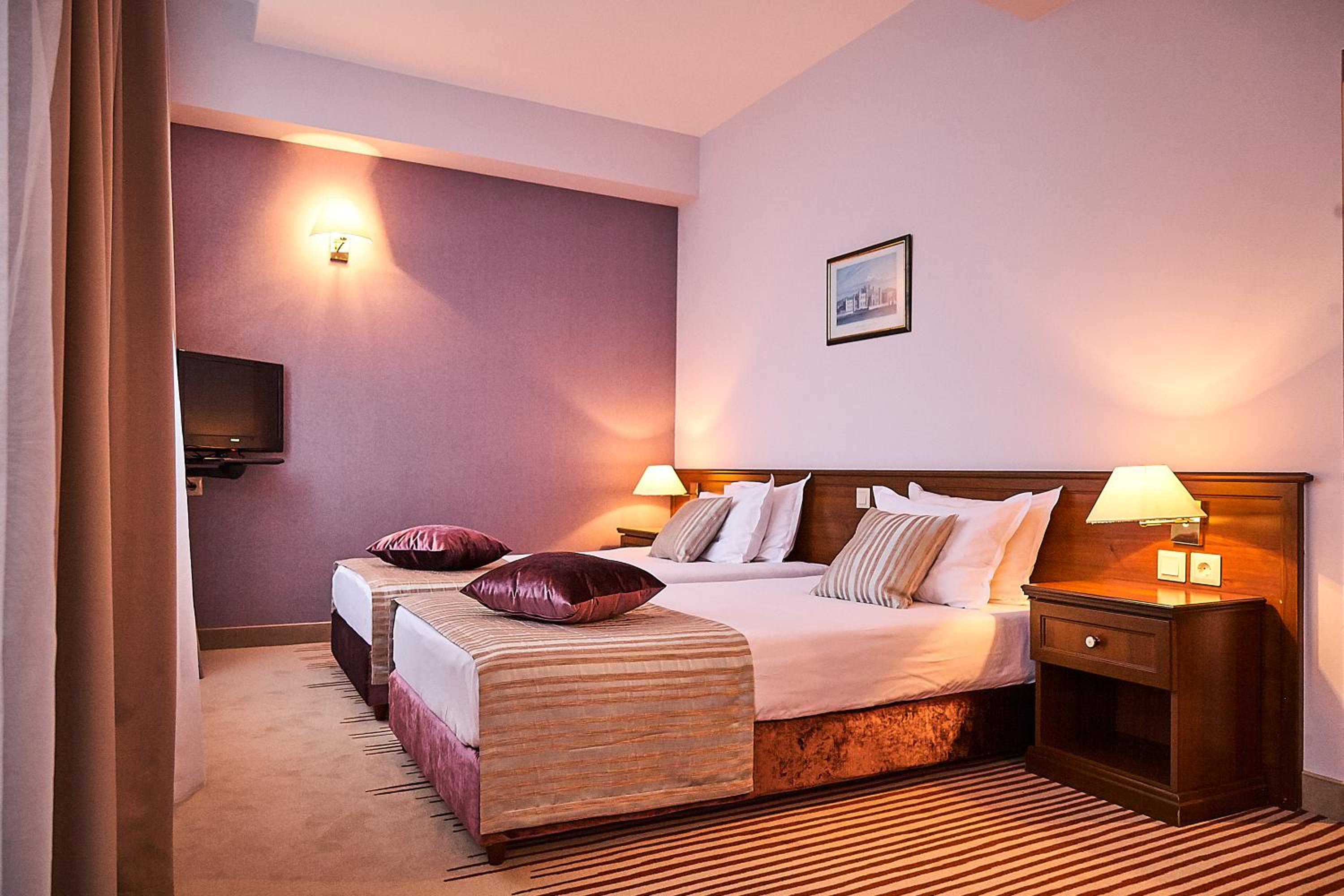 Double or Twin Room - Photo 4