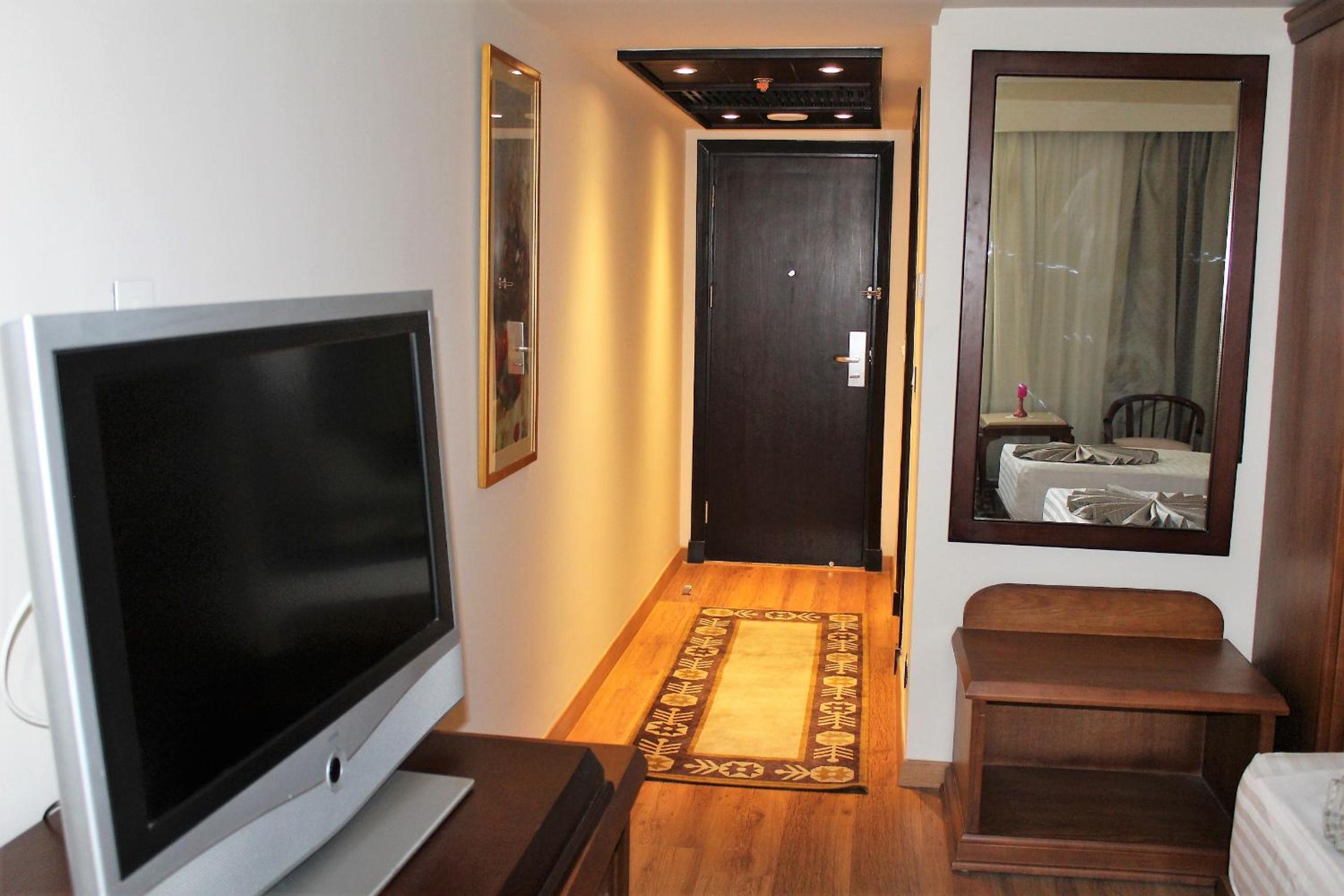 Standard Single Room thumbnail 6