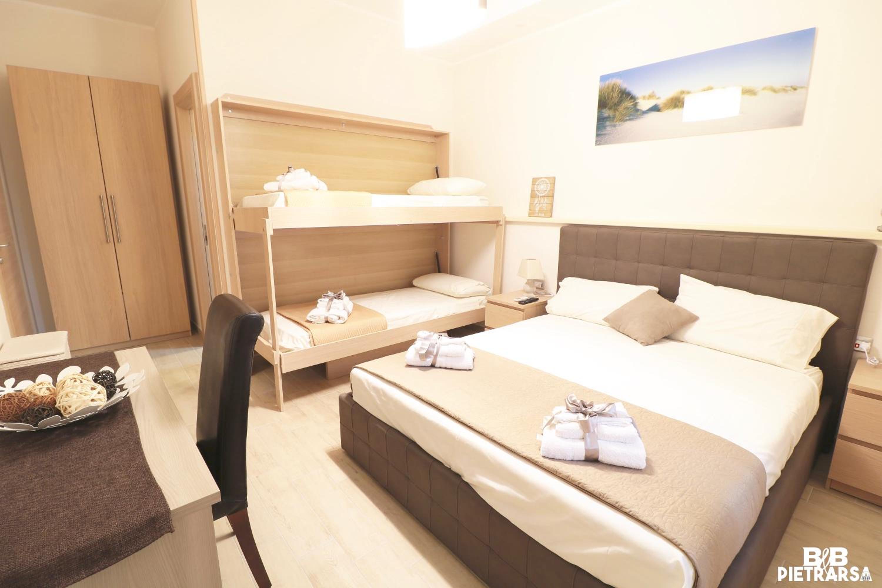 Triple Room with Private Bathroom photo 2
