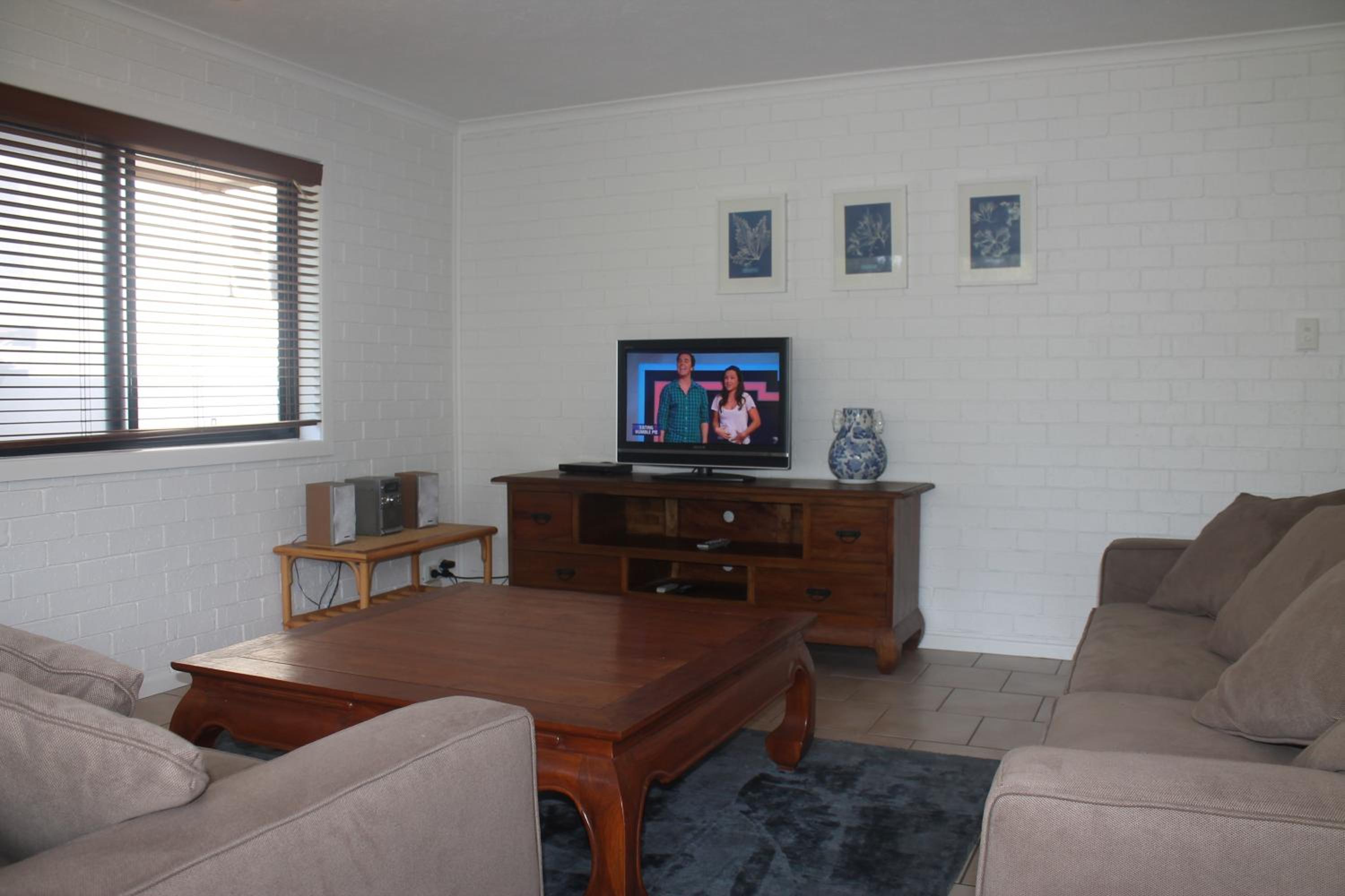 Three-Bedroom Apartment photo 1