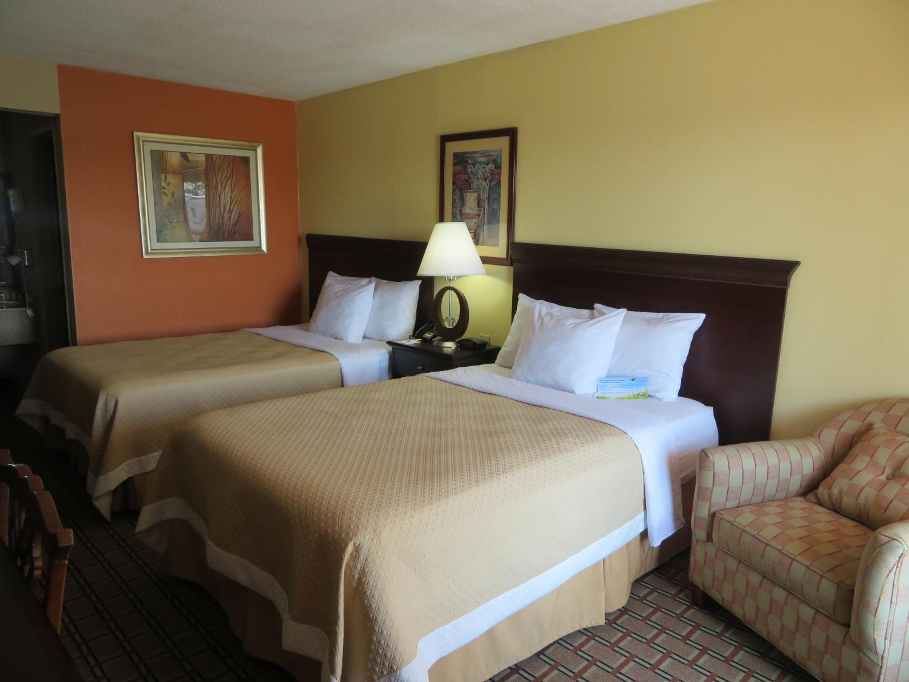 Double Room with Two Double Beds - Smoking - Photo 1