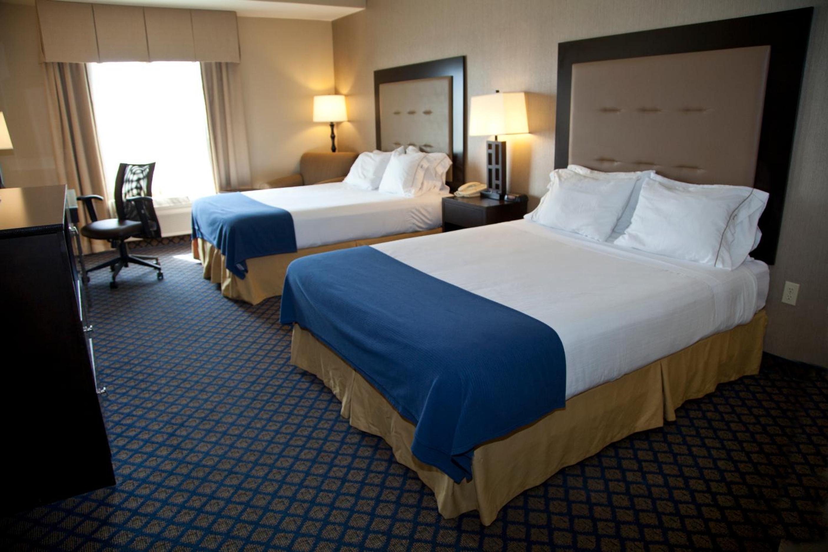 One-Bedroom King Suite - Photo 3