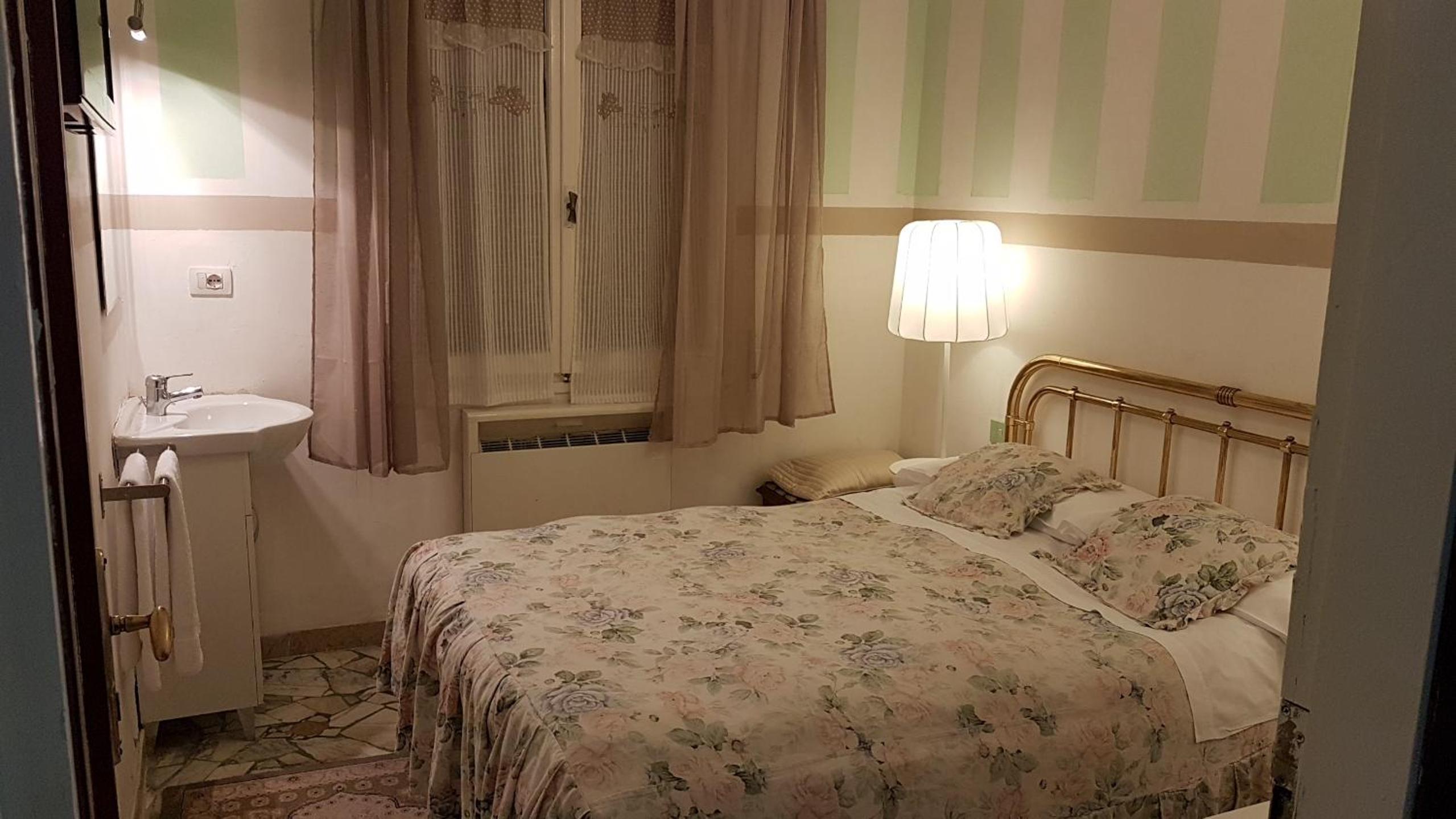 Small Double Room photo 3