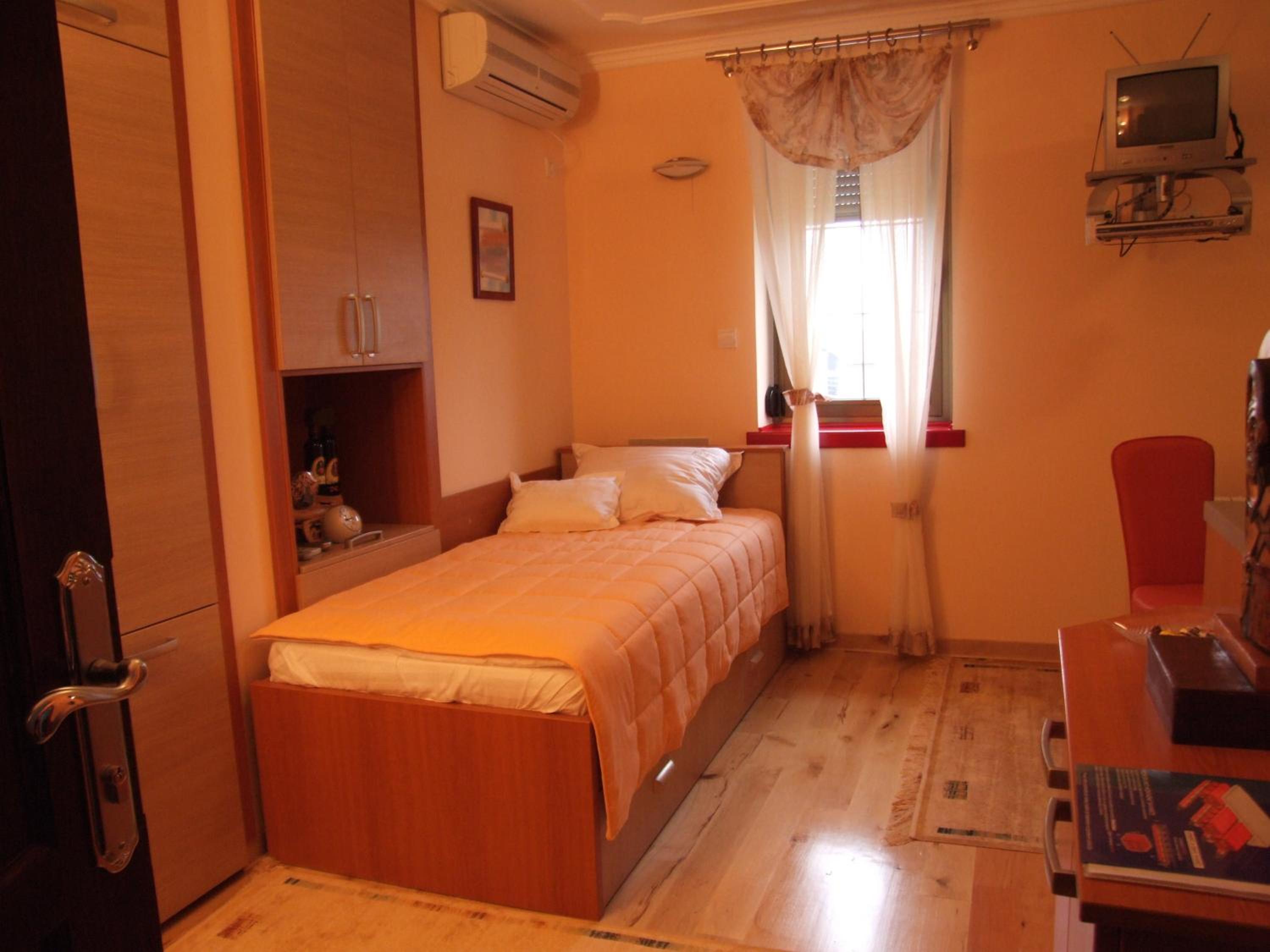Single Apartment photo 1