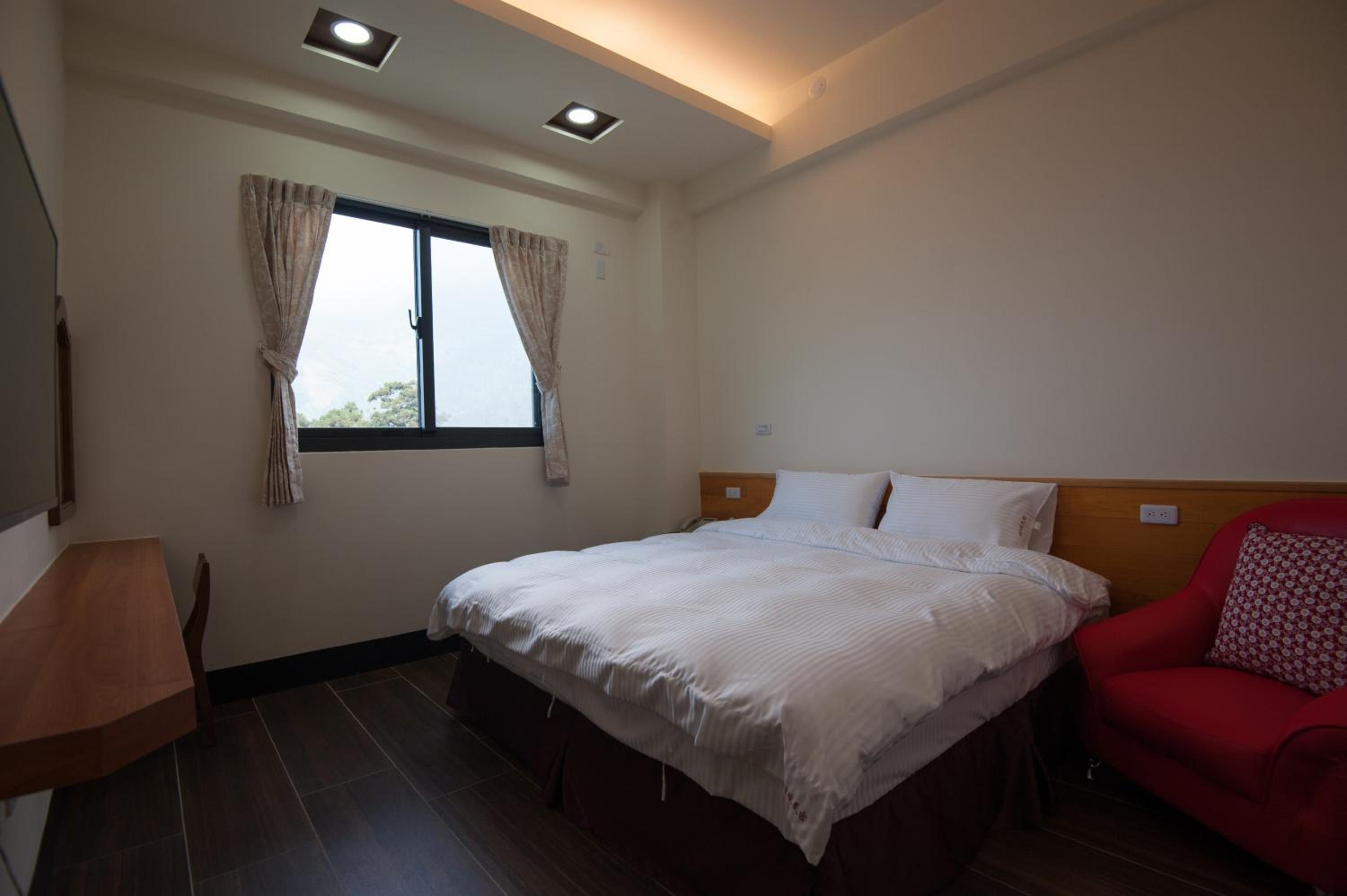Standard King Room photo 2