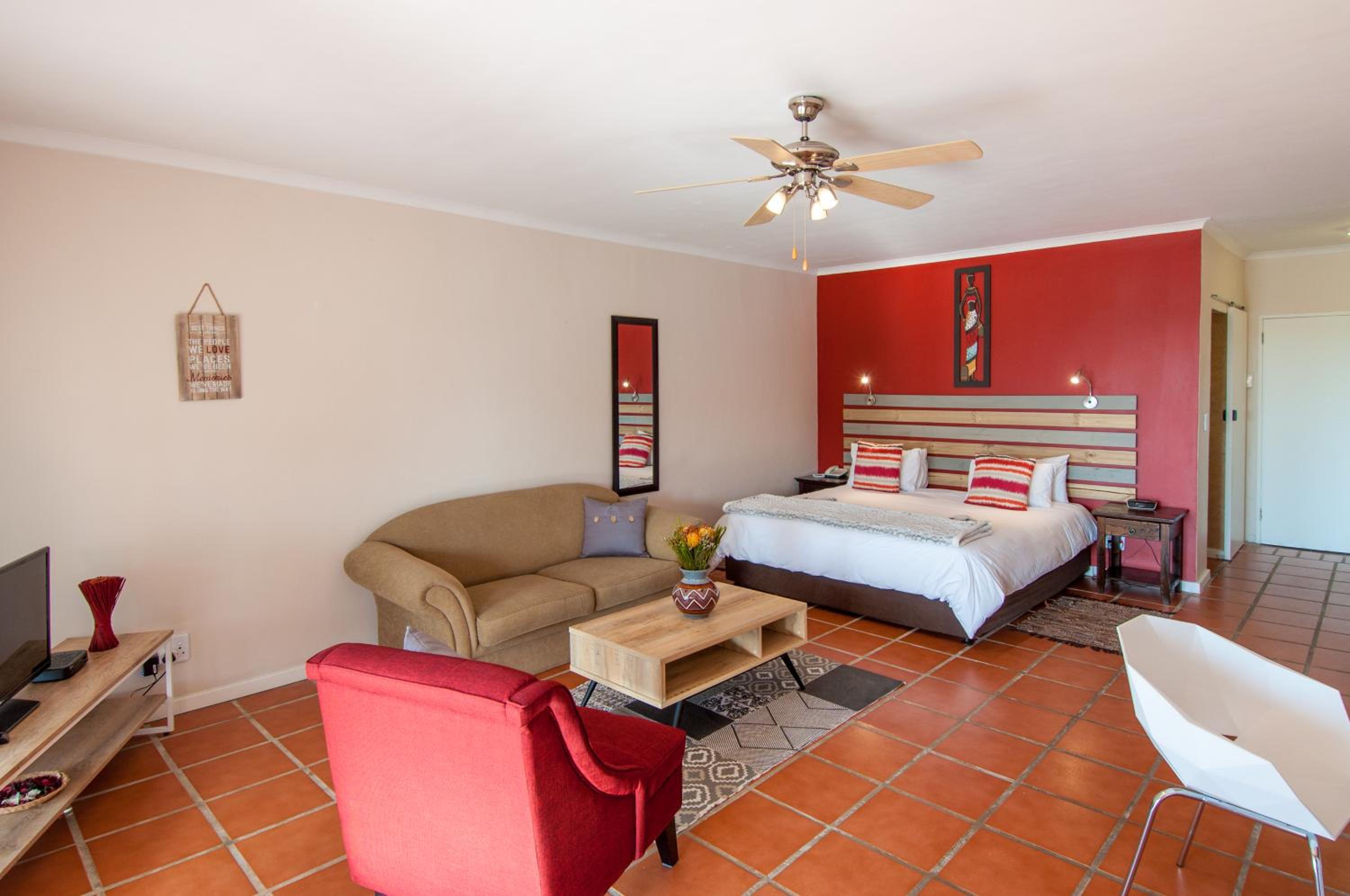Family Room with Mountain and Garden View photo 2