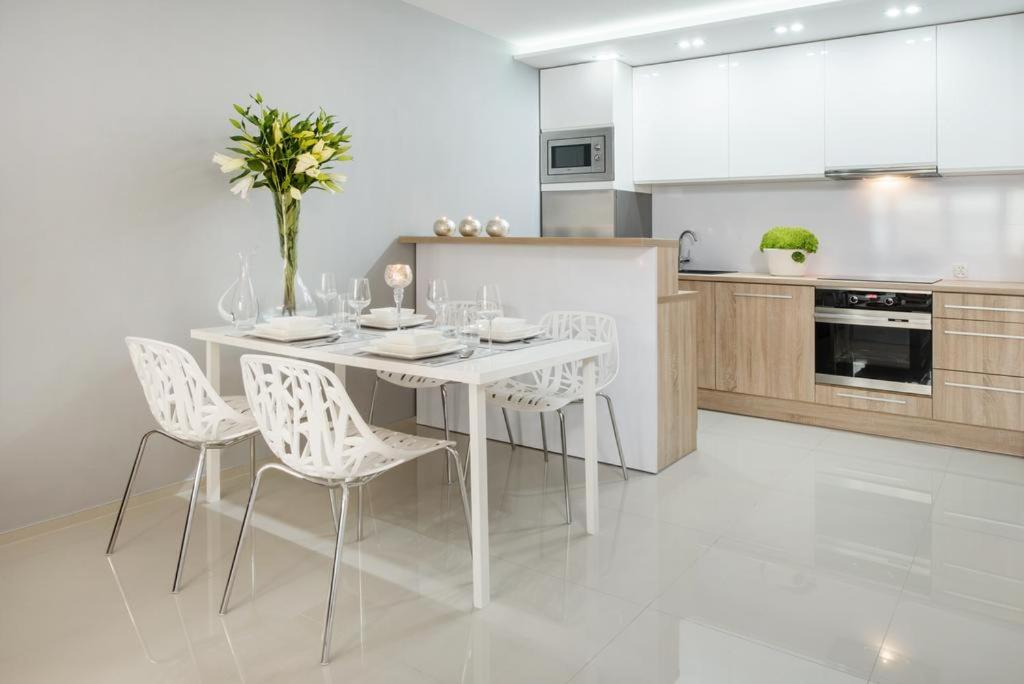 Deluxe Apartment with Balcony - Photo 2