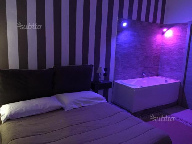 Deluxe Suite with Jacuzzi - Photo 21