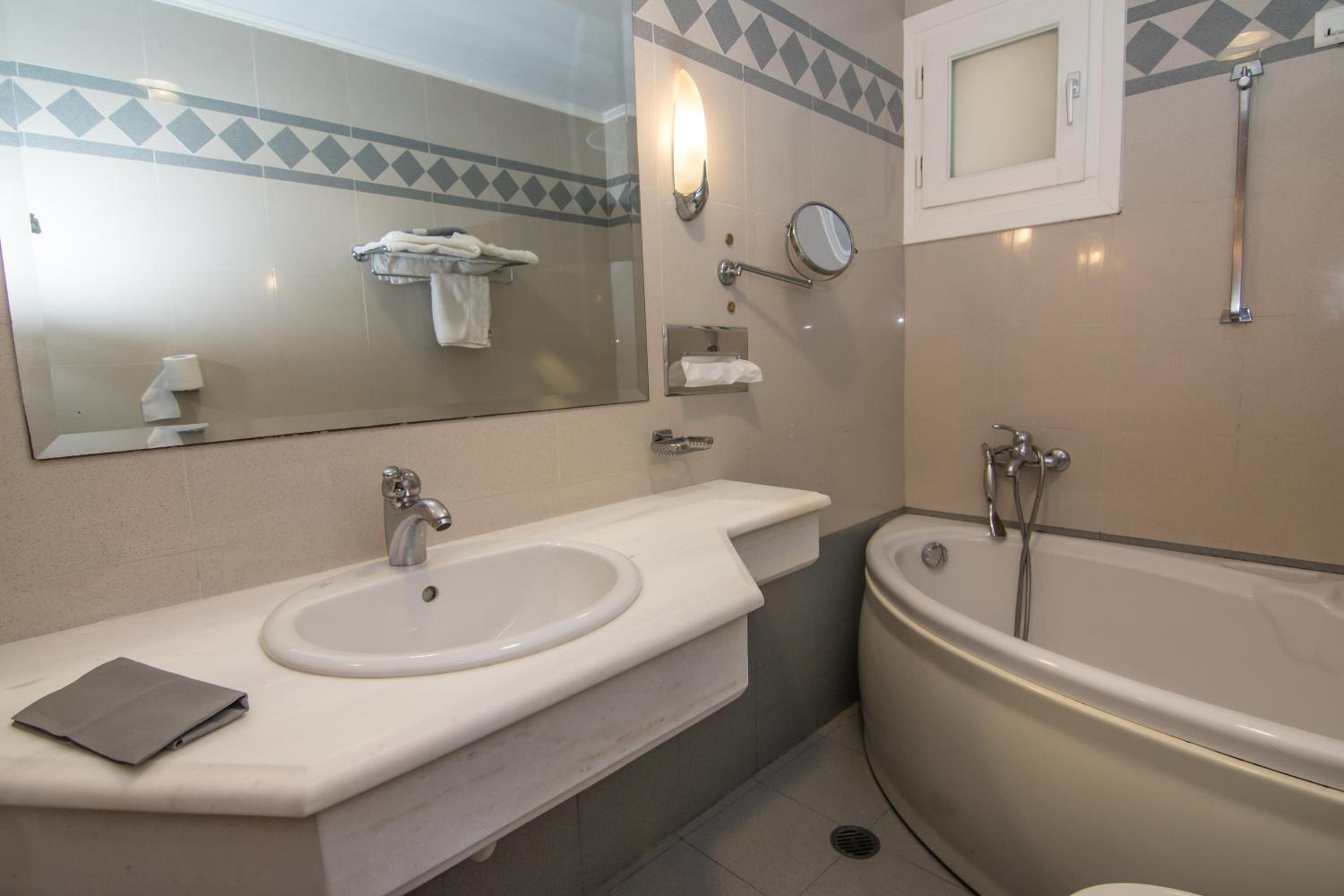 Double or Twin Room photo 3