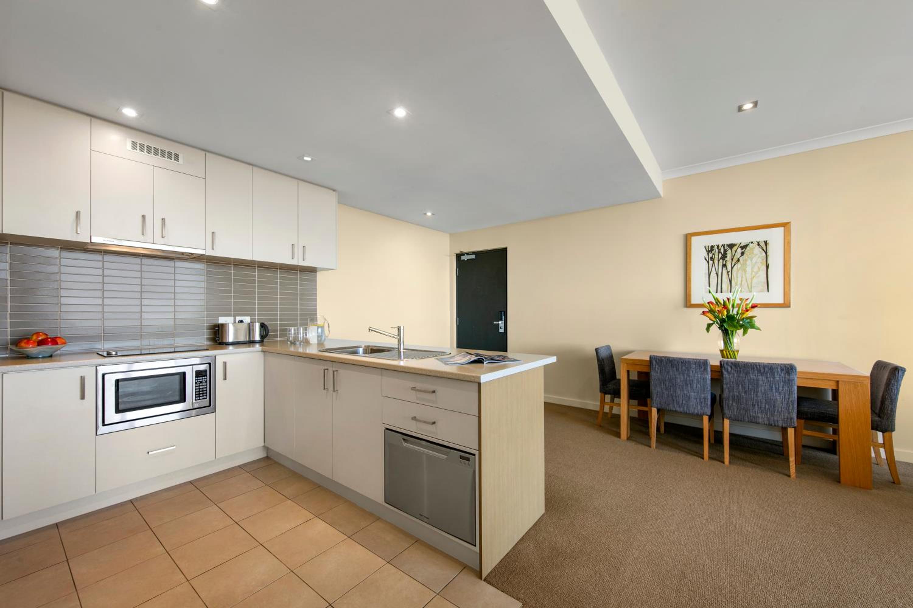One-Bedroom Apartment - Photo 2