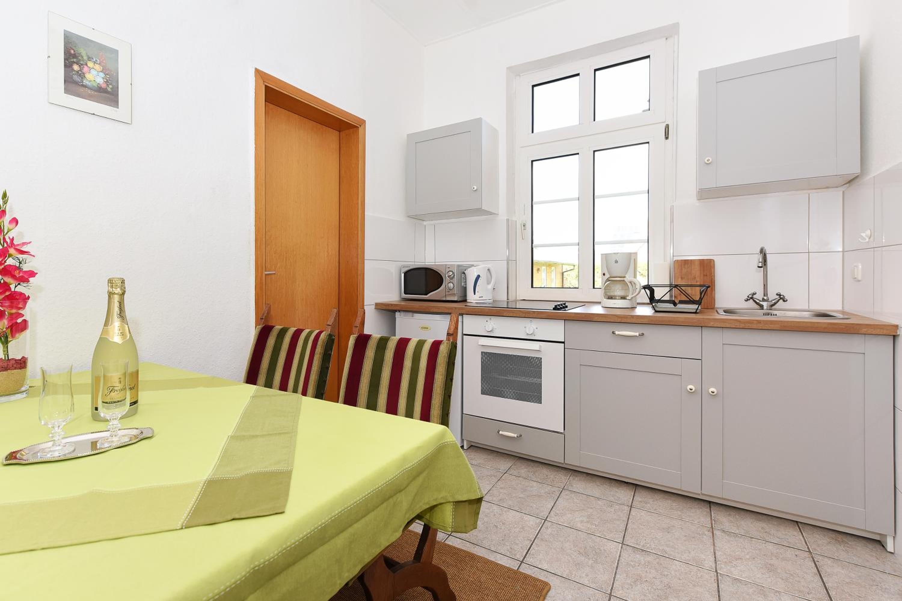 One-Bedroom Apartment - Photo 14
