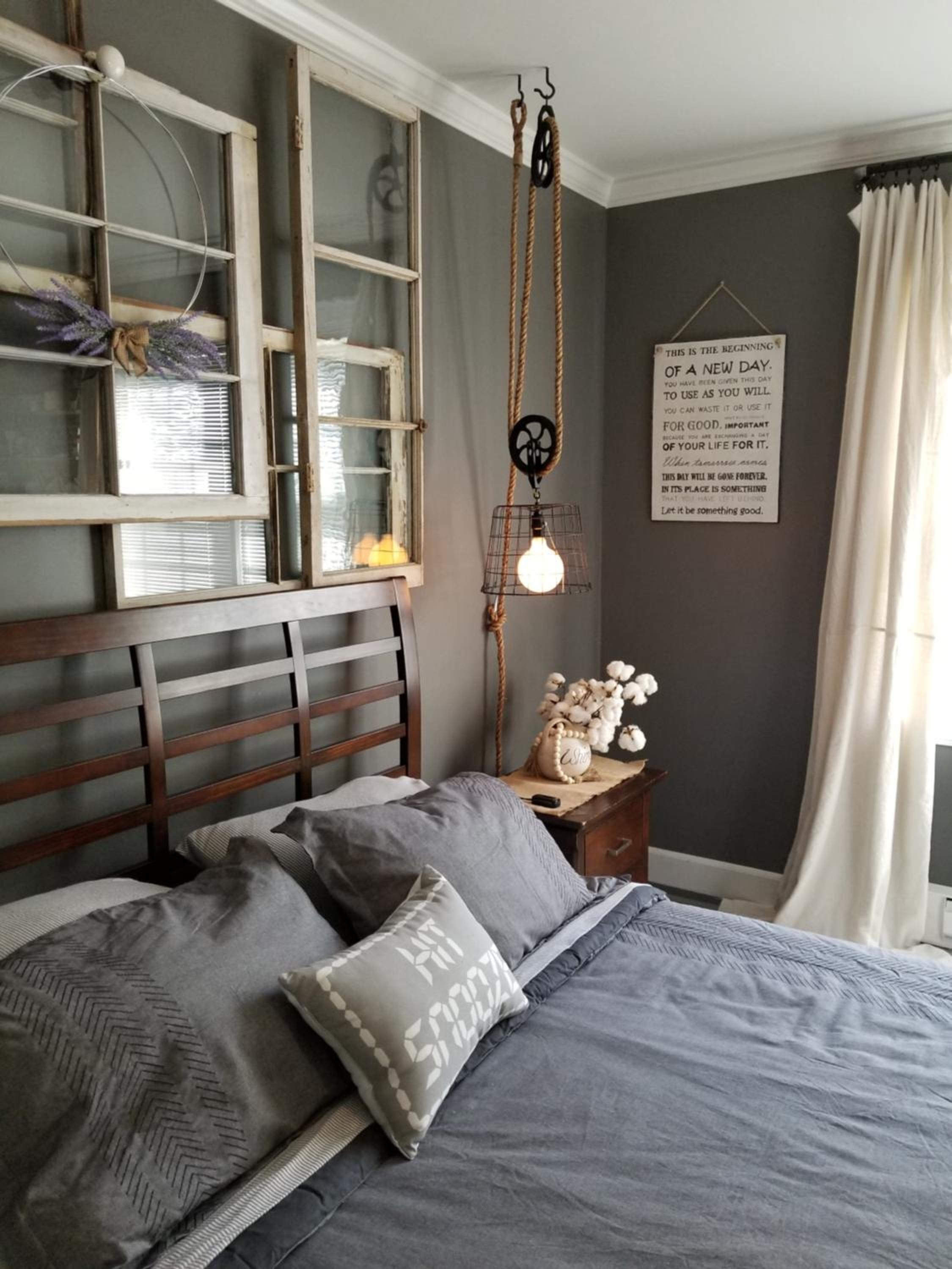 Queen Room with Shared Bathroom photo 1
