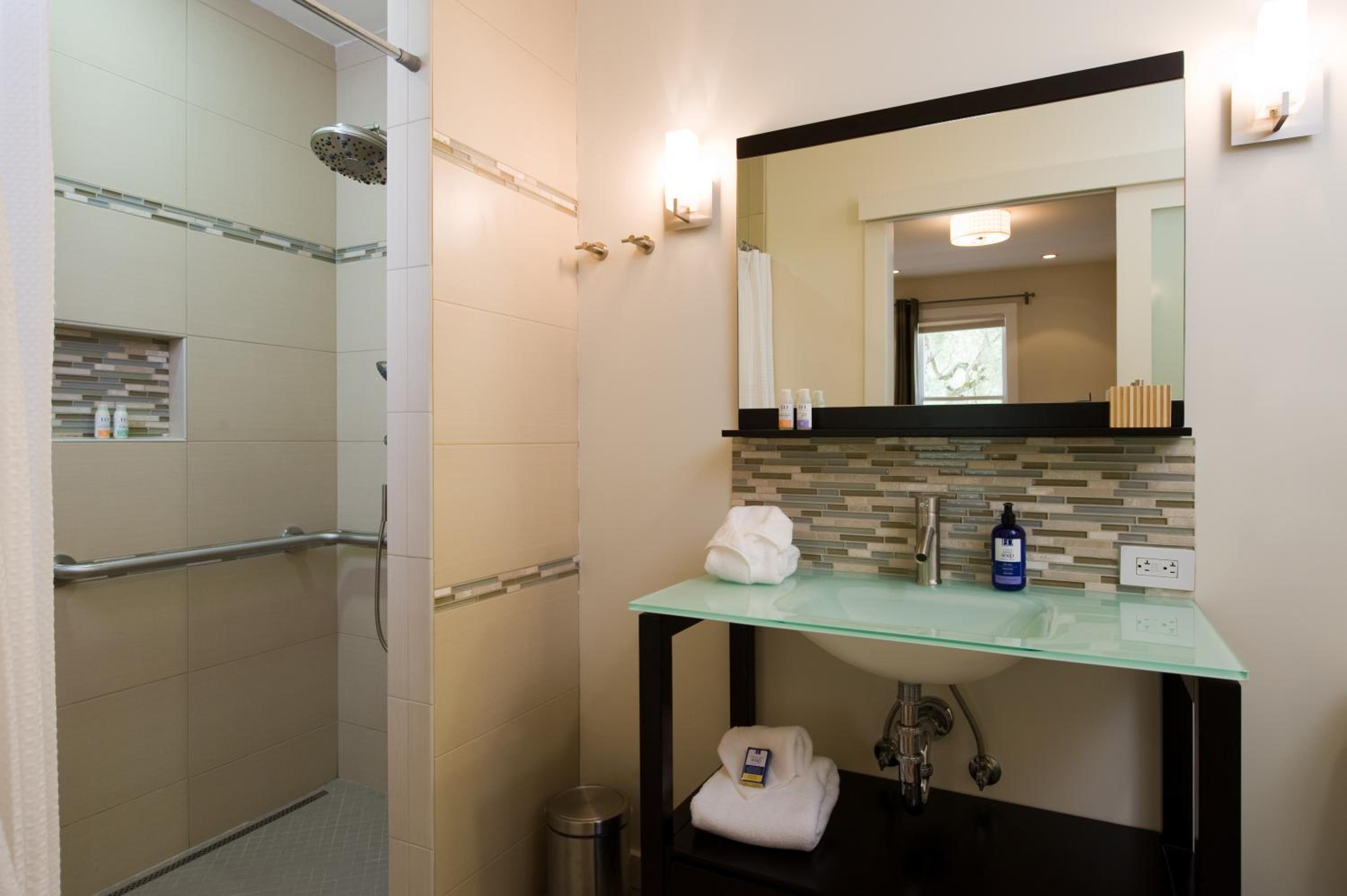 Queen Suite photo 2