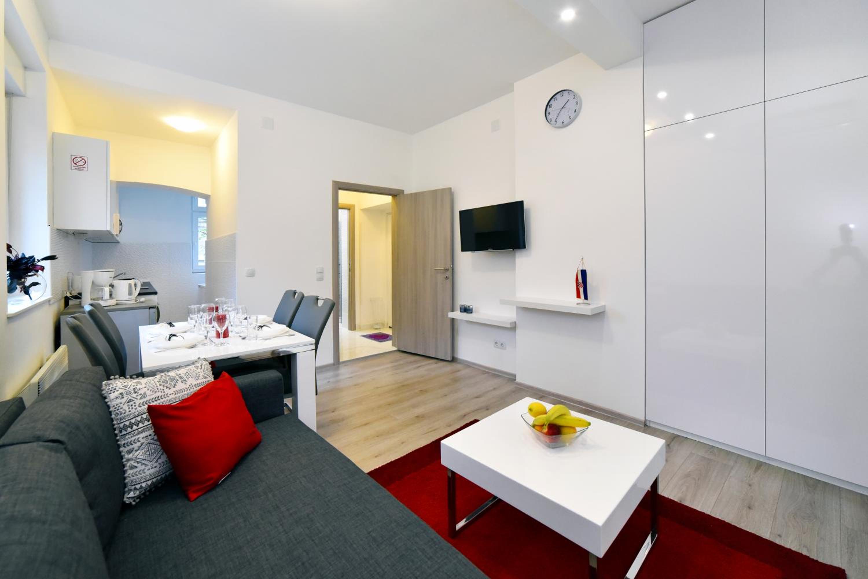 Apartment - Photo 12