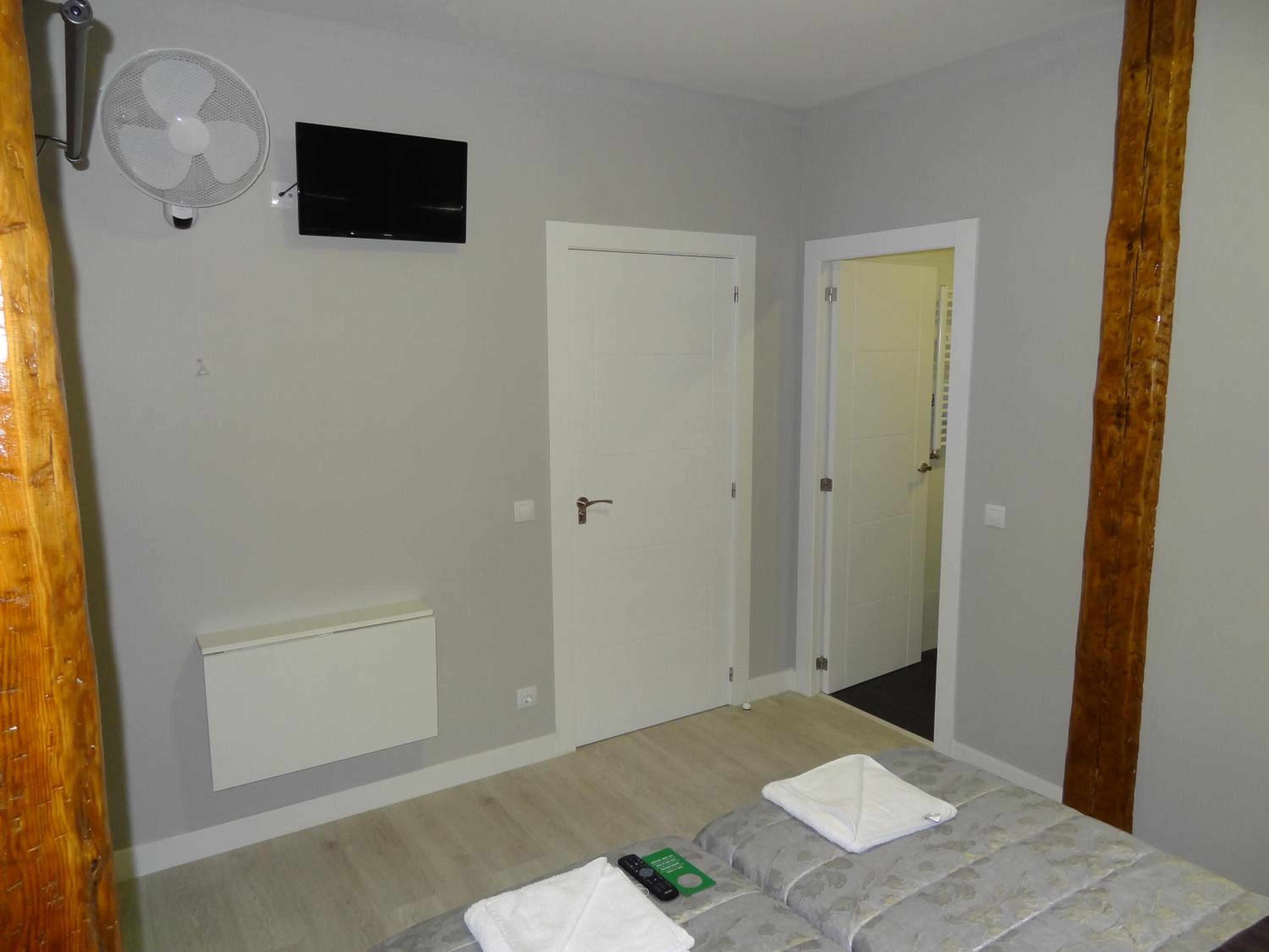 Double Room with Private Bathroom photo 2
