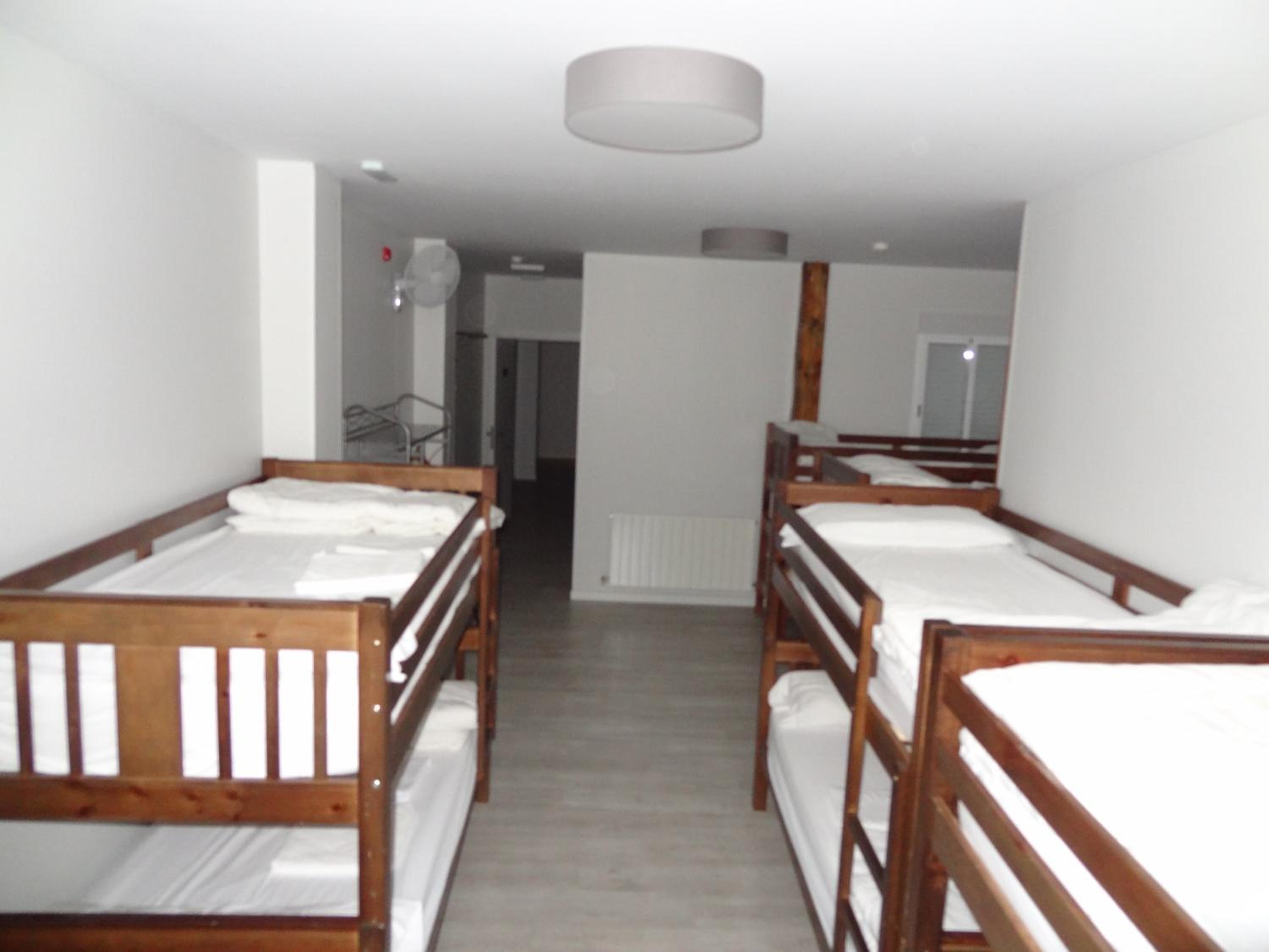 10-Bed Mixed Dormitory Room photo 3