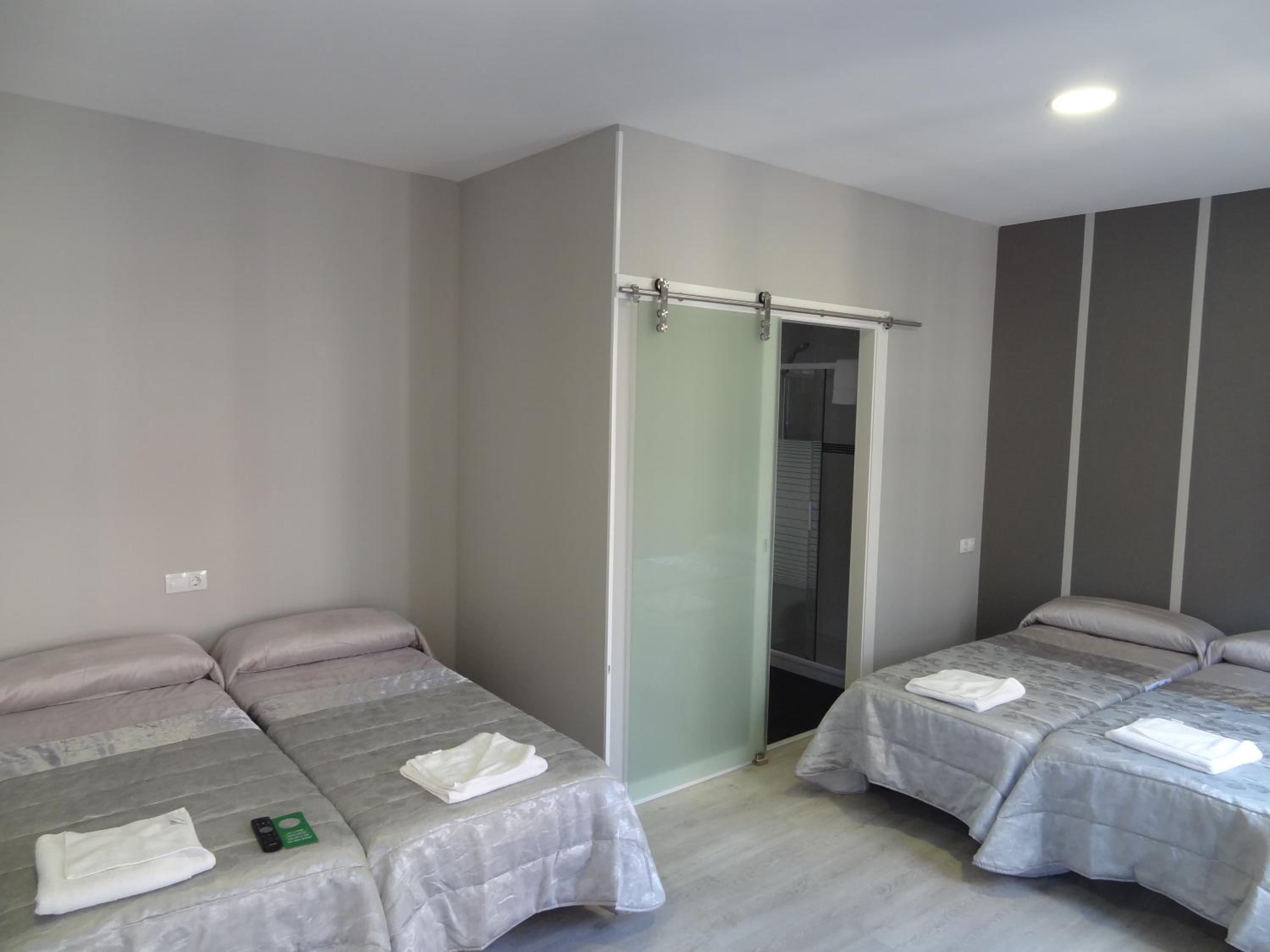 Quadruple Room with Bathroom photo 2