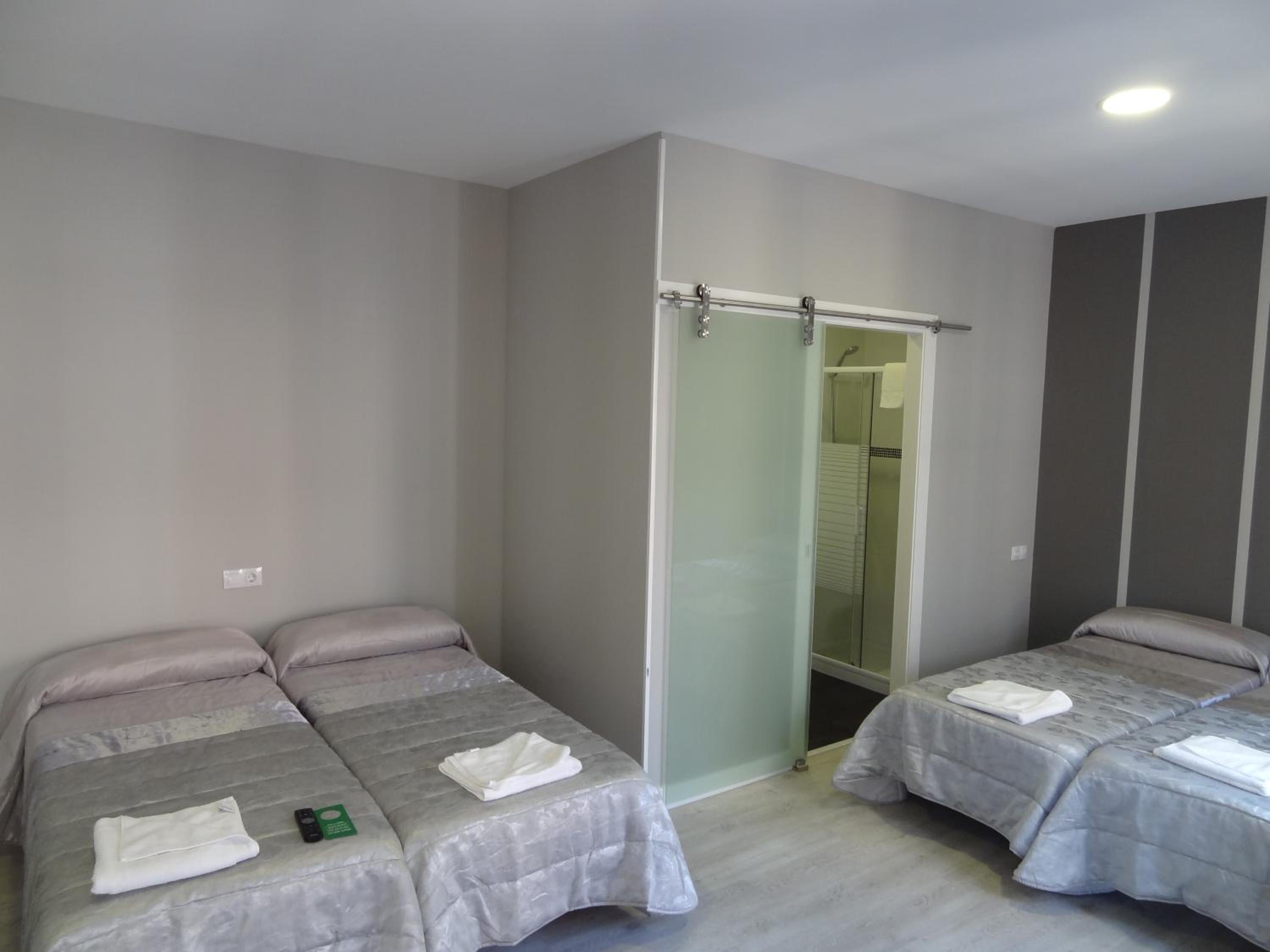 Quadruple Room with Bathroom photo 3