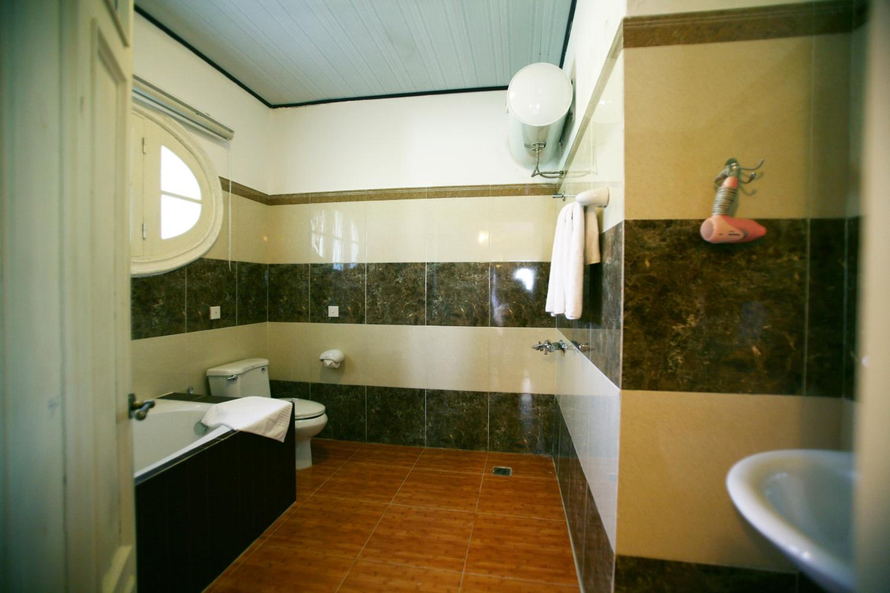 Executive Twin Room - Photo 3