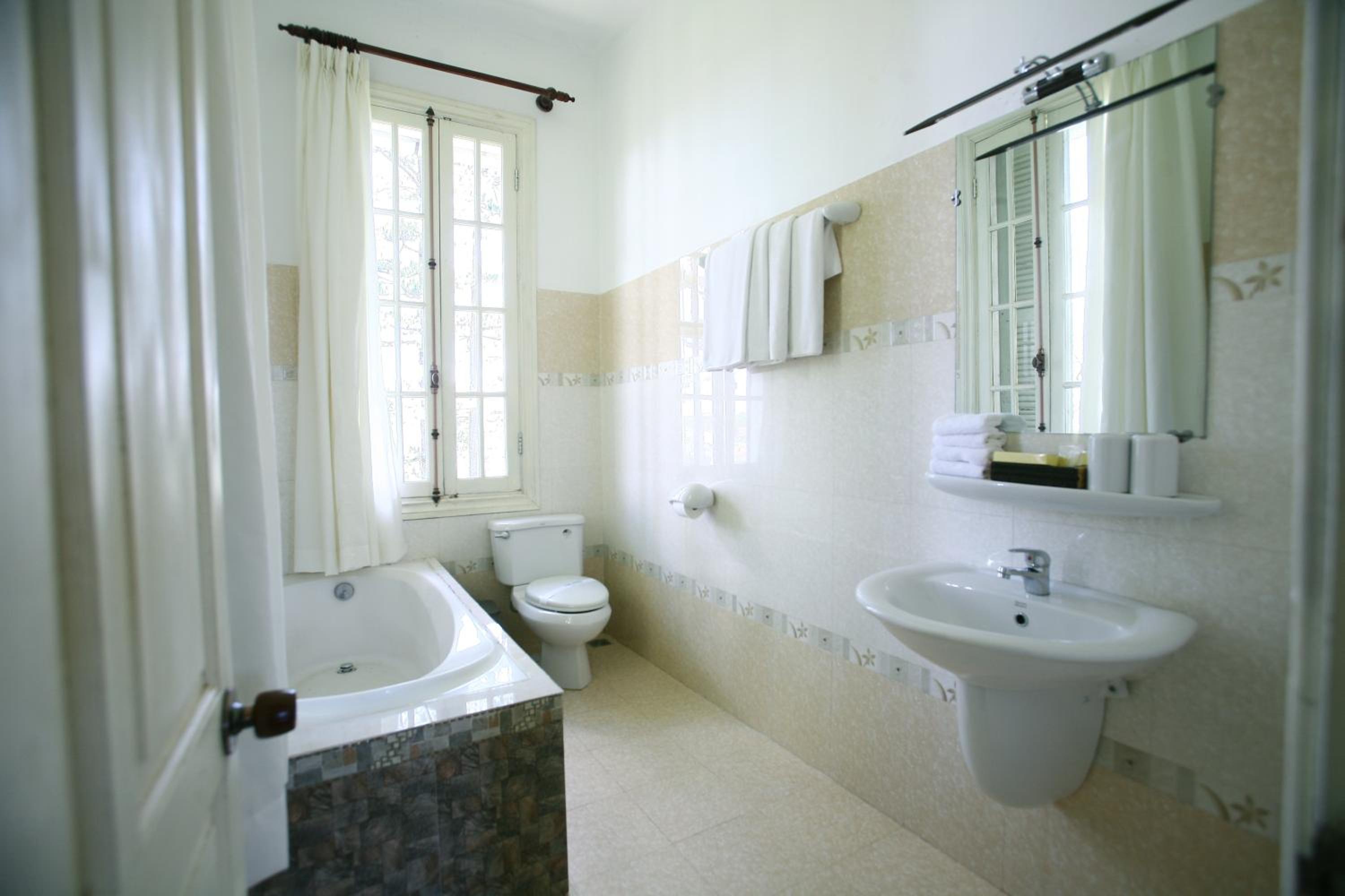 Executive Twin Room - Photo 4