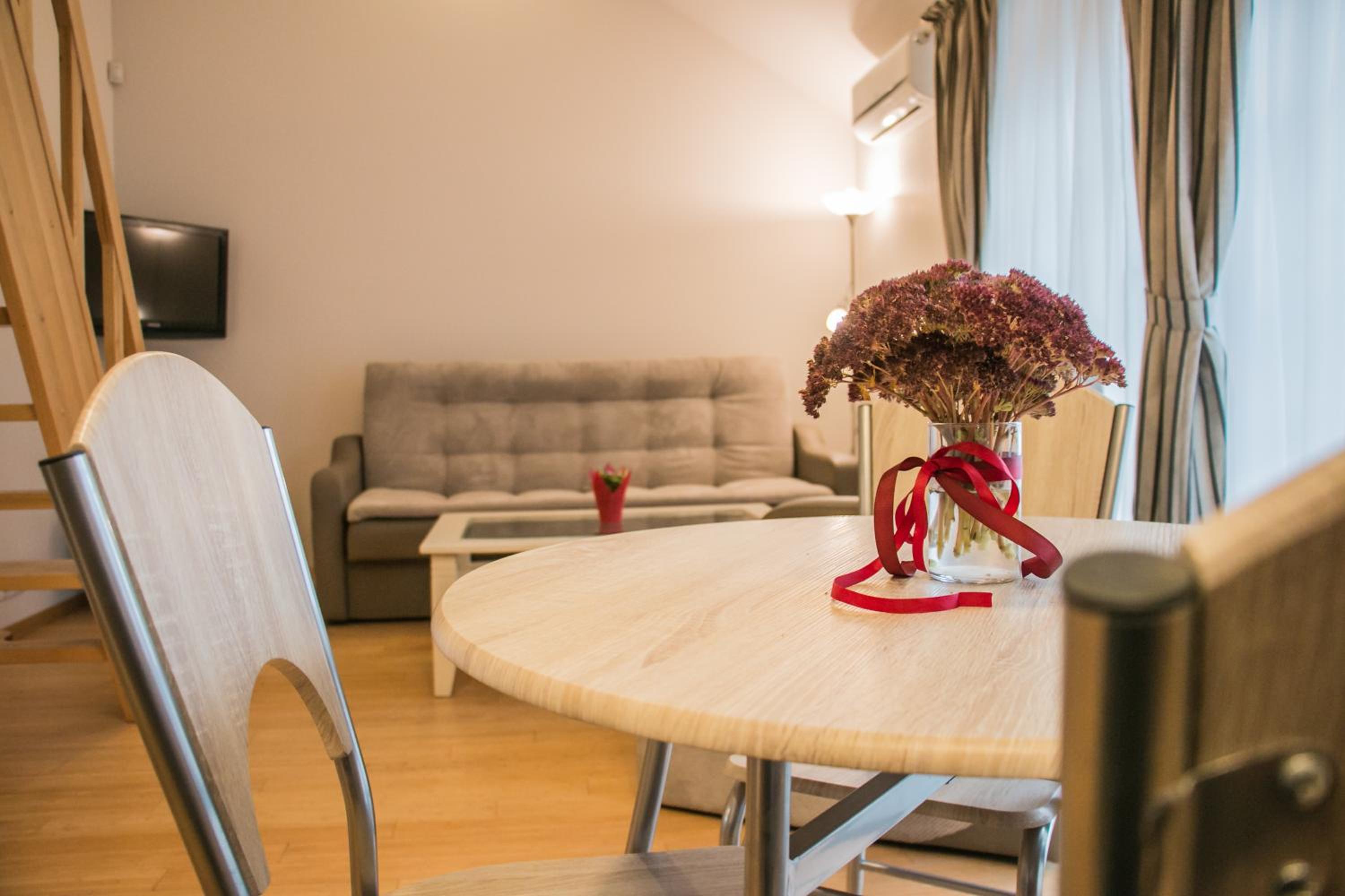 One-Bedroom Apartment with Balcony photo 2
