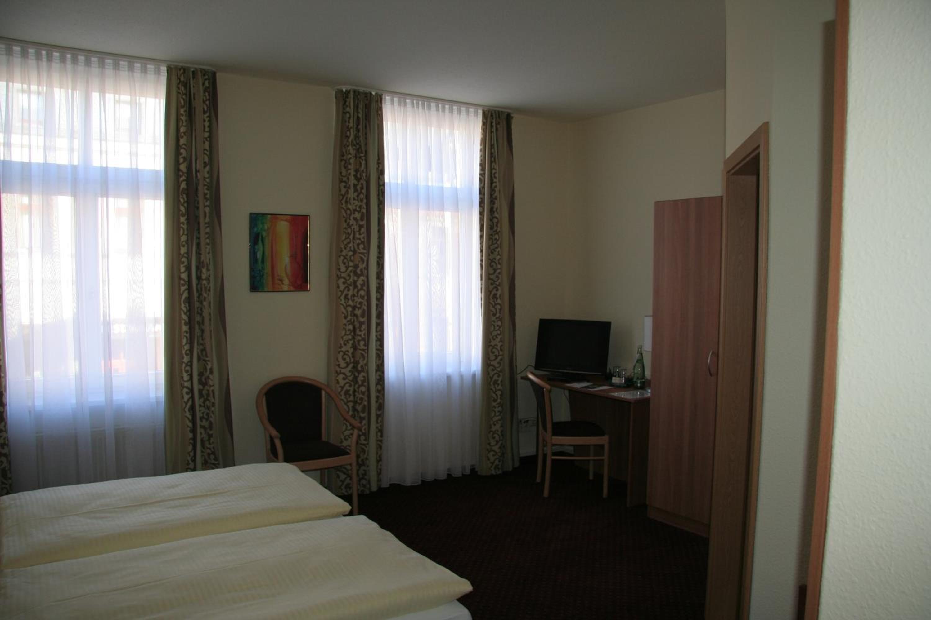 Double or Twin Room - Photo 2