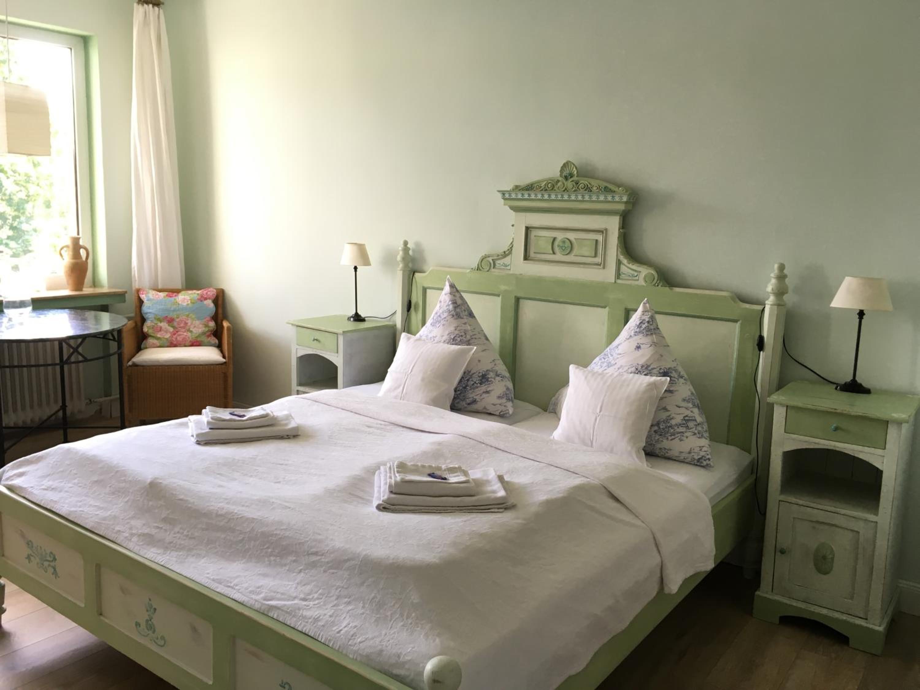 1-Room-Apartment with Balcony and Garden View - Sielwall 80