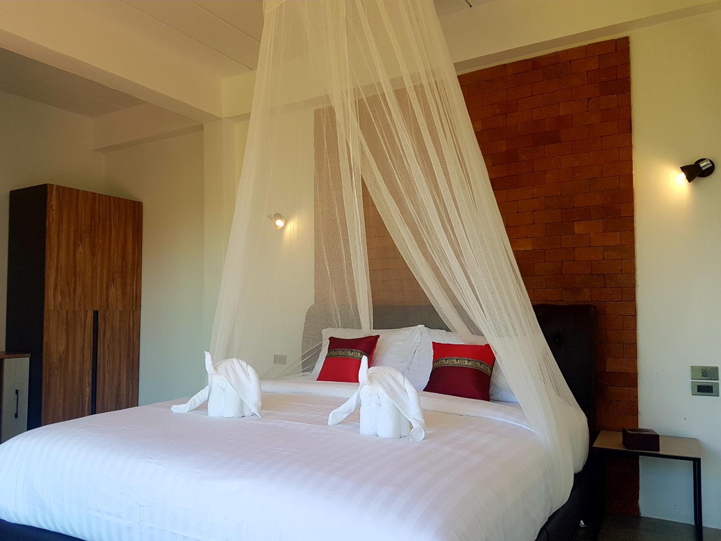 Deluxe Room with Mountain View - Photo 3